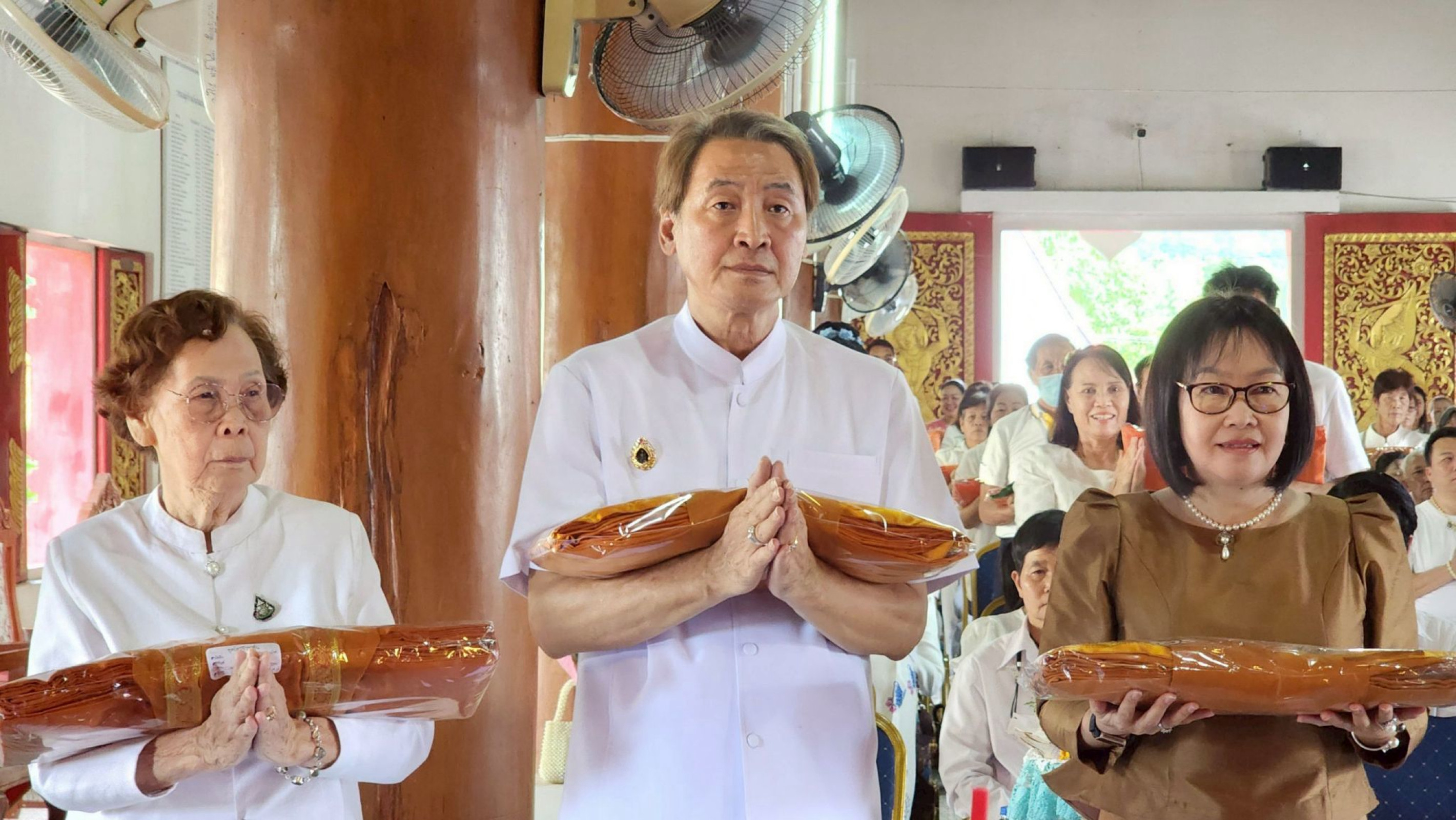 ภาพร่วมพิธีกรรมวัดออนหลวย