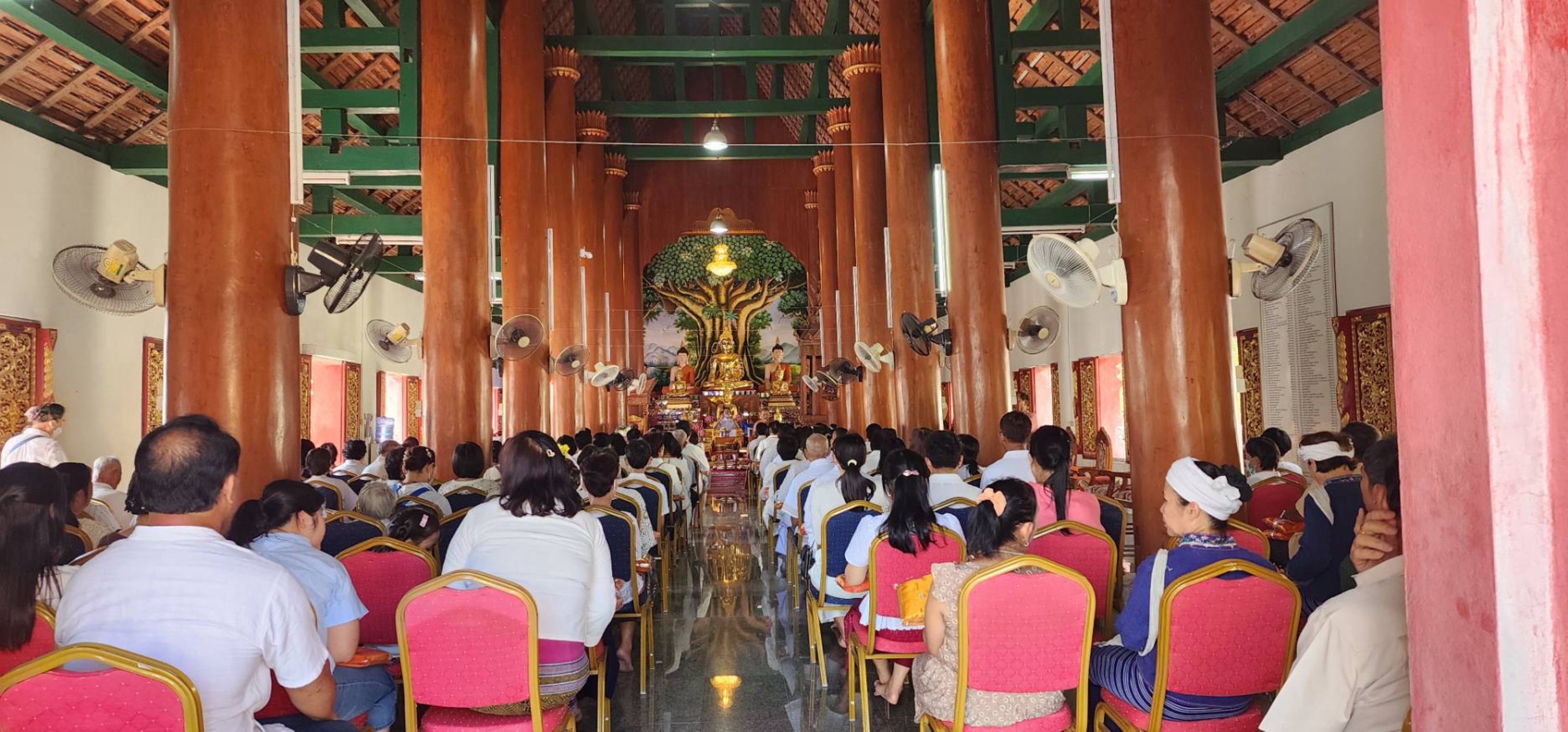 ภาพร่วมพิธีกรรมวัดออนหลวย