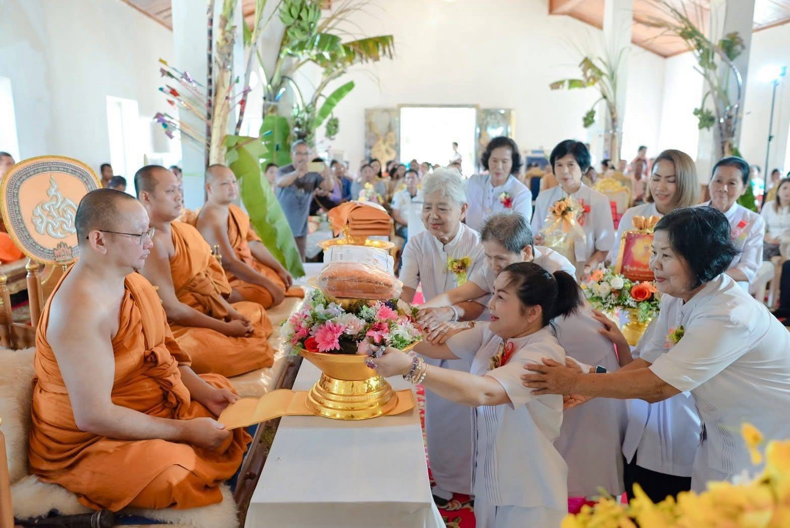 ภาพร่วมพิธีกรรมวัดพลายชุมพล