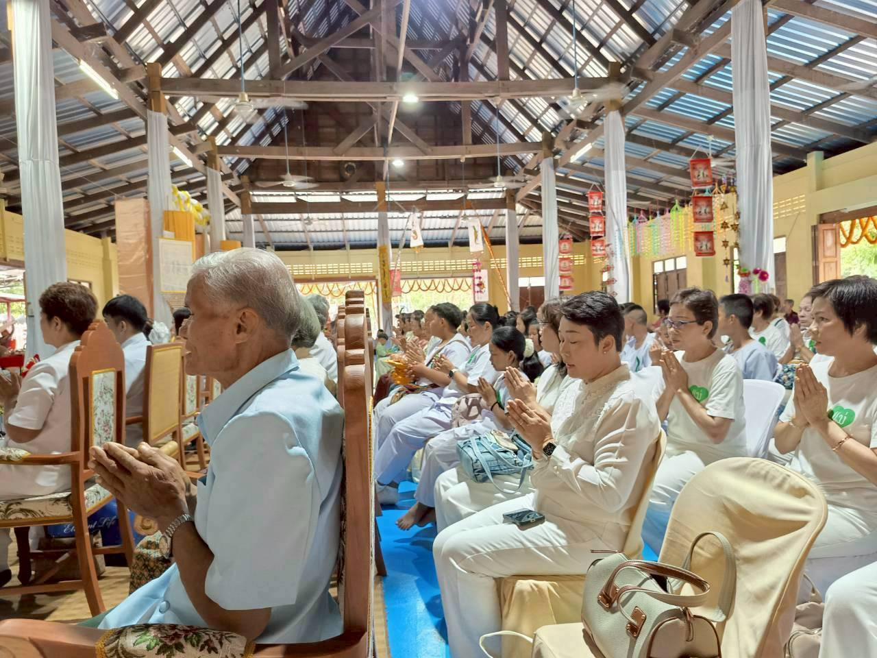 ภาพร่วมพิธีกรรมวัดเขาทองผางับ