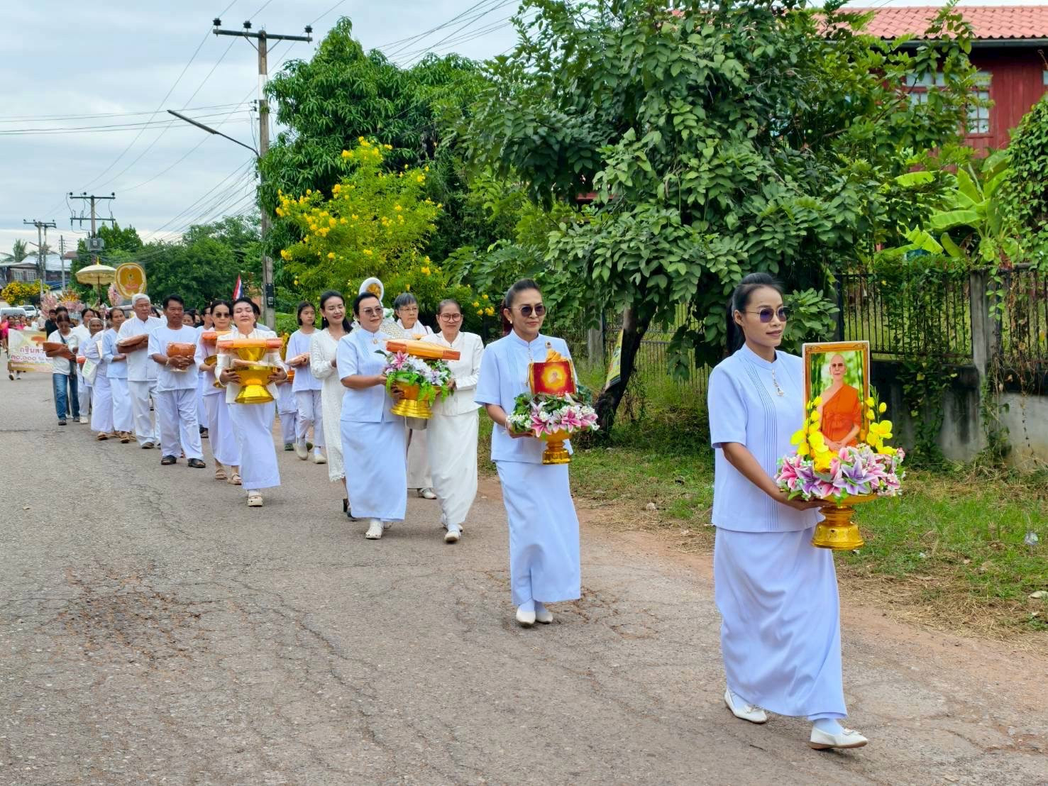 ภาพร่วมขบวนกฐินที่พักสงฆ์ฝายพญานาค