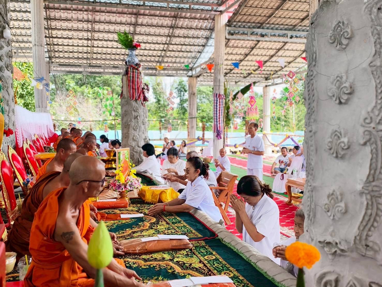 ภาพร่วมพิธีกรรมที่พักสงฆ์ฝายพญานาค