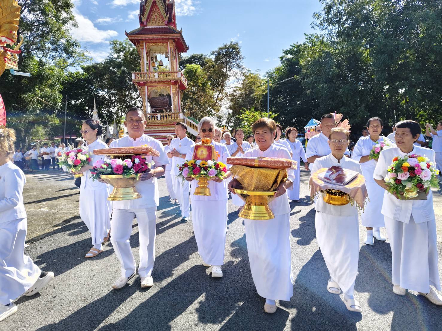 ภาพร่วมขบวนกฐินวัดศรีบุญเรือง