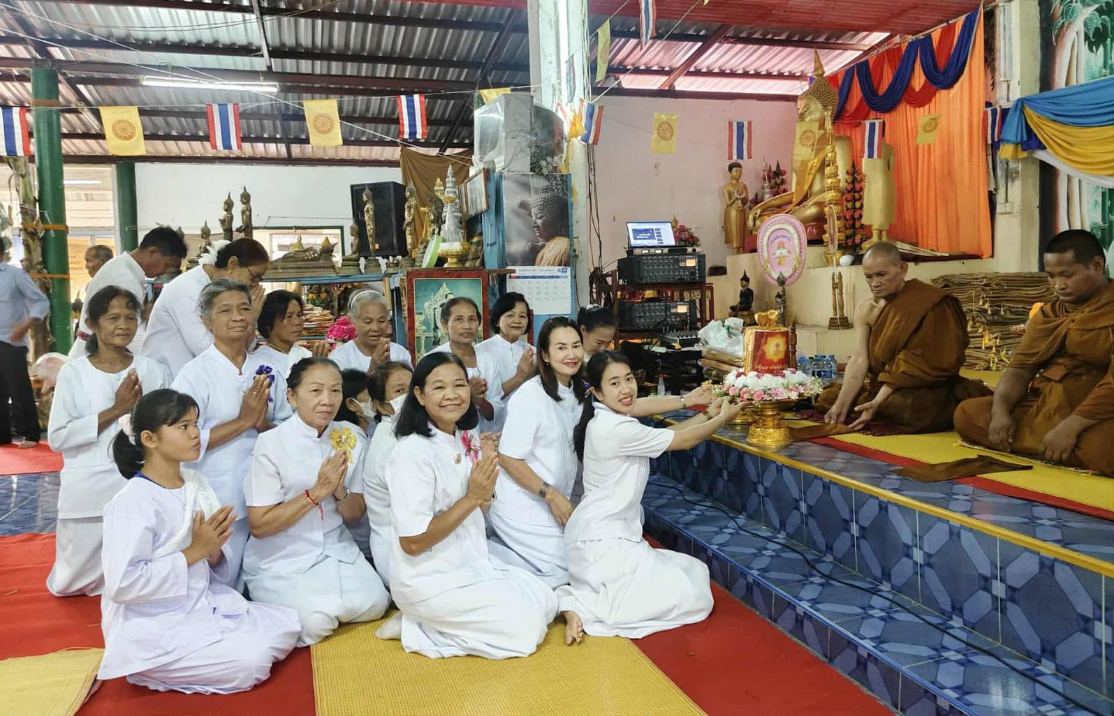 ภาพการถวายปัจจัยวัดพิมาย