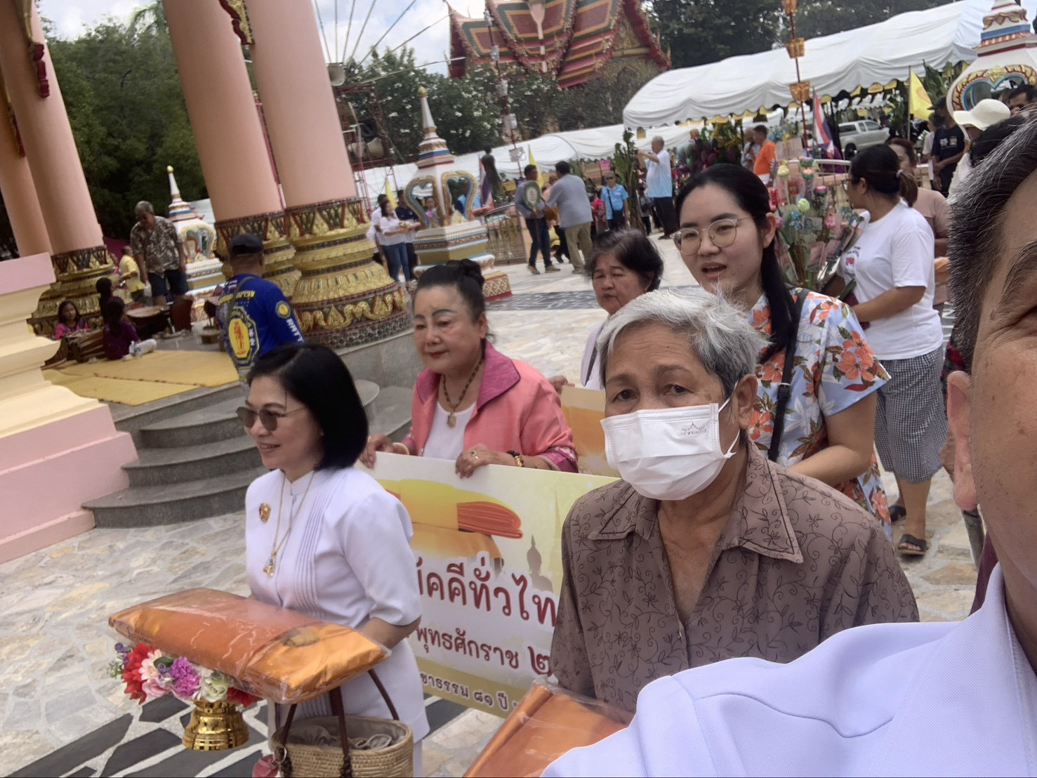 ภาพร่วมพิธีกรรมวัดหวายเหนียว