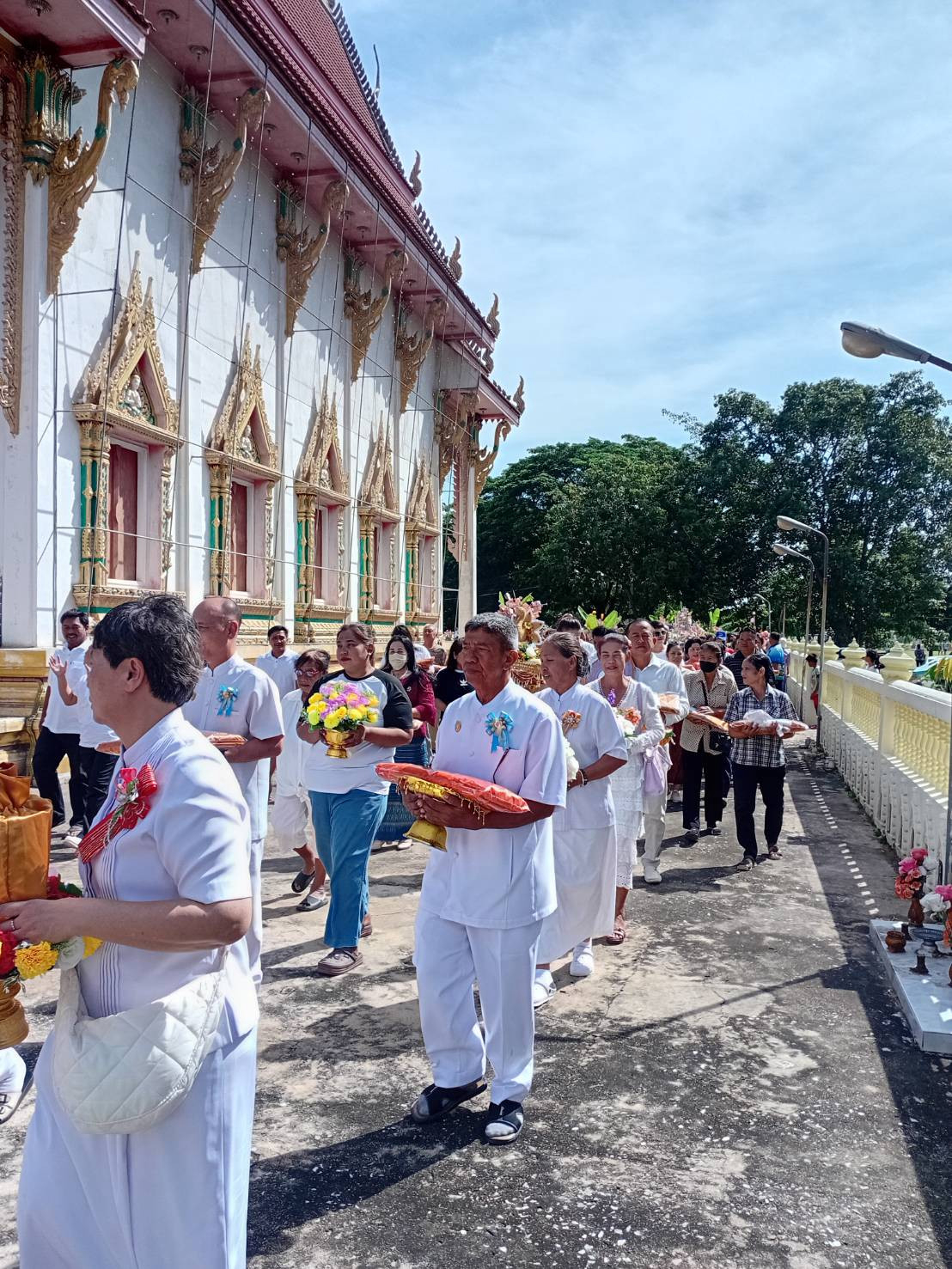 ภาพร่วมพิธีกรรมวัดบ้านน้อย