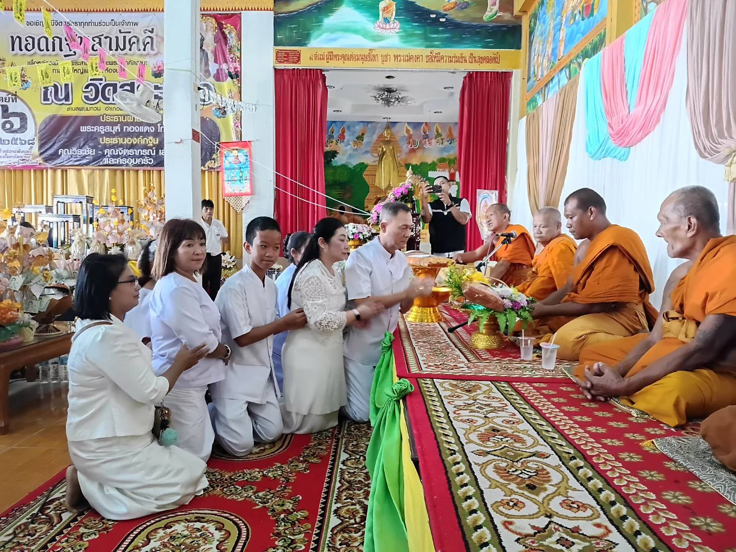 ภาพร่วมพิธีกรรมวัดสระแก้ว