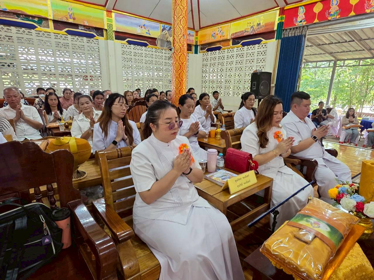 ภาพร่วมพิธีกรรมวัดโกซ้ายเจริญธรรม