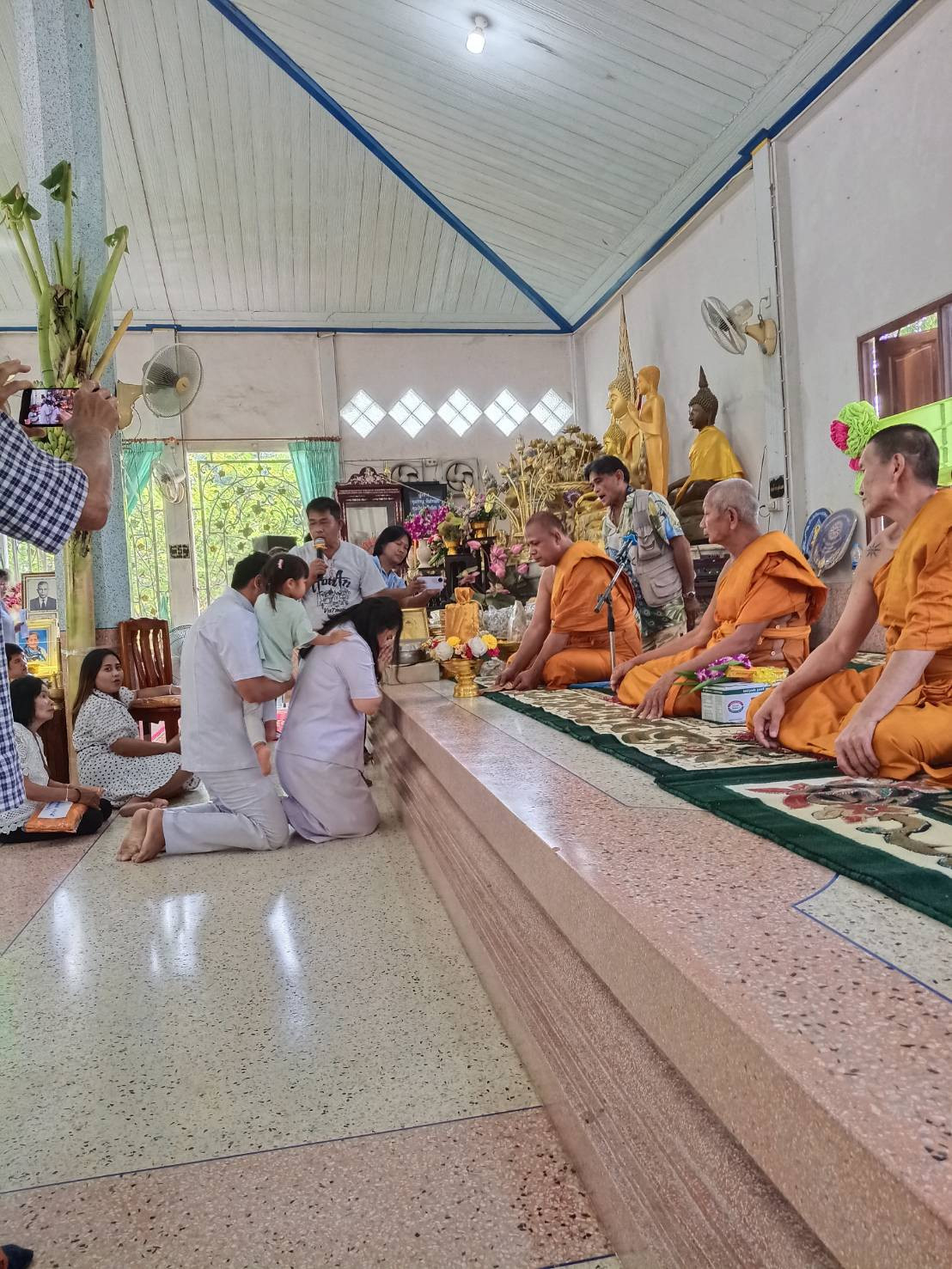 ภาพการถวายปัจจัยวัดวังรักราษฎร์บำรุง