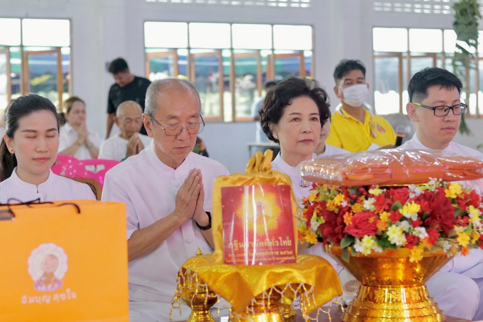 ภาพร่วมพิธีกรรมวัดเอนกพิมพรประชานาถ