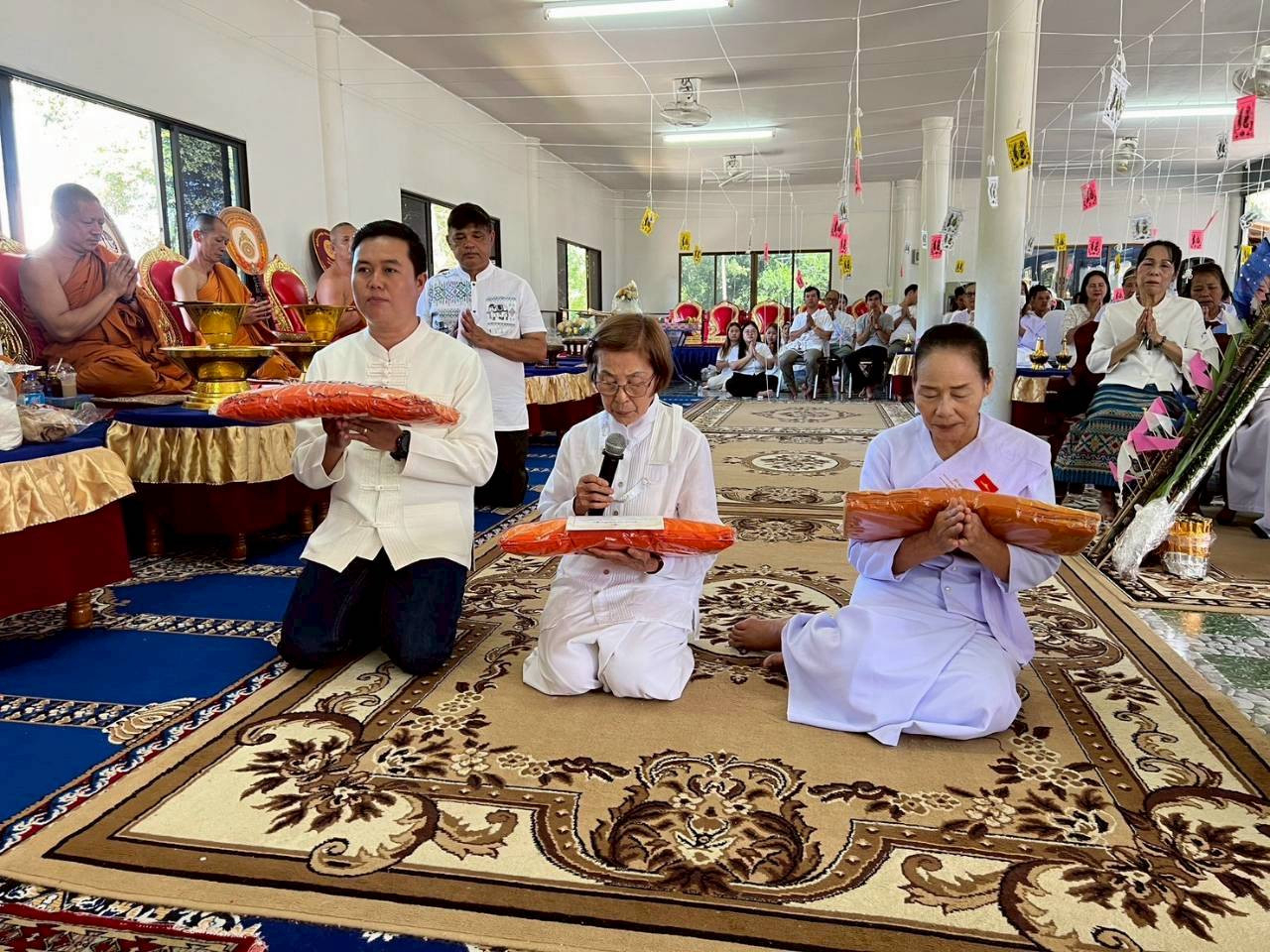 ภาพร่วมพิธีกรรมวัดโป่งวนาราม