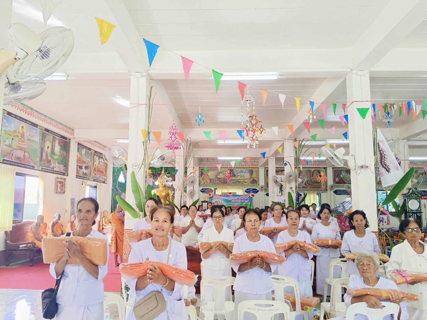 ภาพร่วมพิธีกรรมวัดเกาะท่าลาด