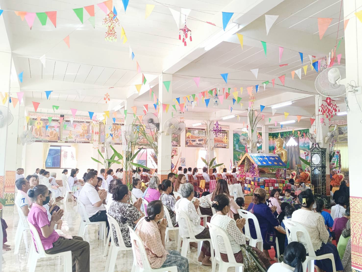 ภาพร่วมพิธีกรรมวัดเกาะท่าลาด