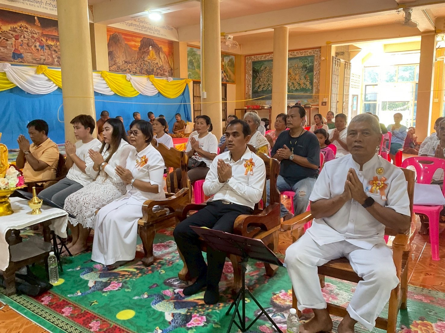 ภาพร่วมพิธีกรรมวัดสว่างลำเพิญ