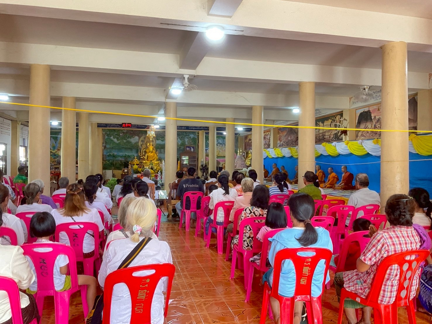 ภาพร่วมพิธีกรรมวัดสว่างลำเพิญ