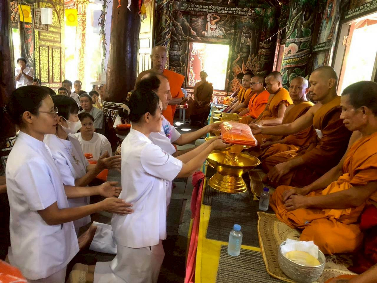 ภาพร่วมพิธีกรรมวัดช่อฟ้า