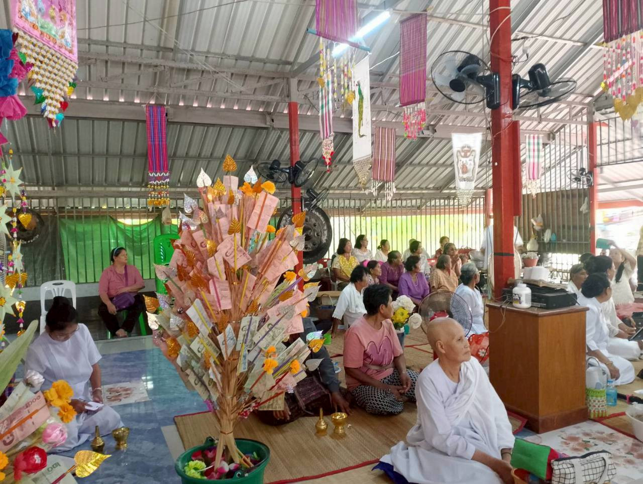 ภาพร่วมพิธีกรรมวัดป่าเขาน้อย