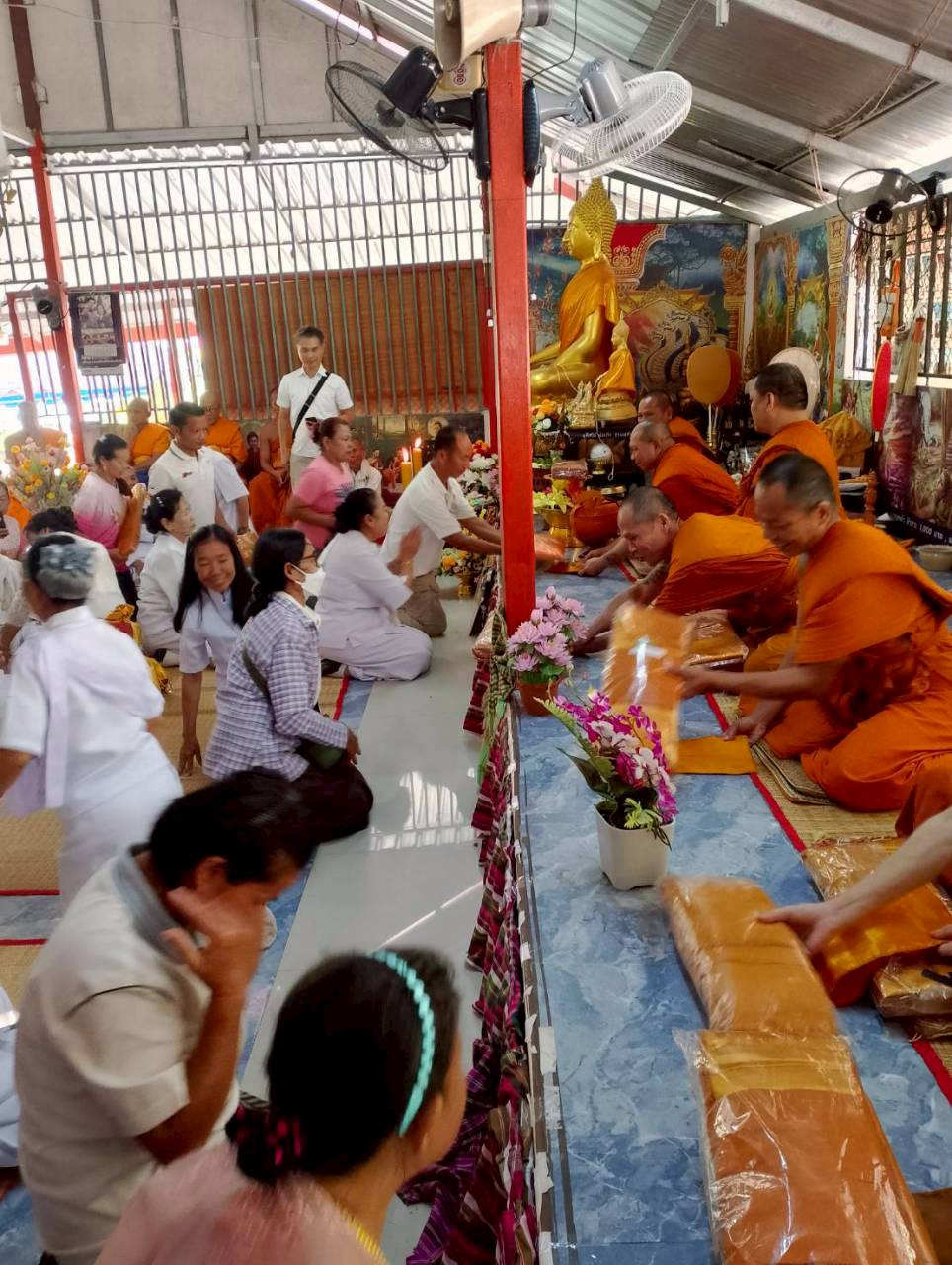 ภาพร่วมพิธีกรรมวัดป่าเขาน้อย