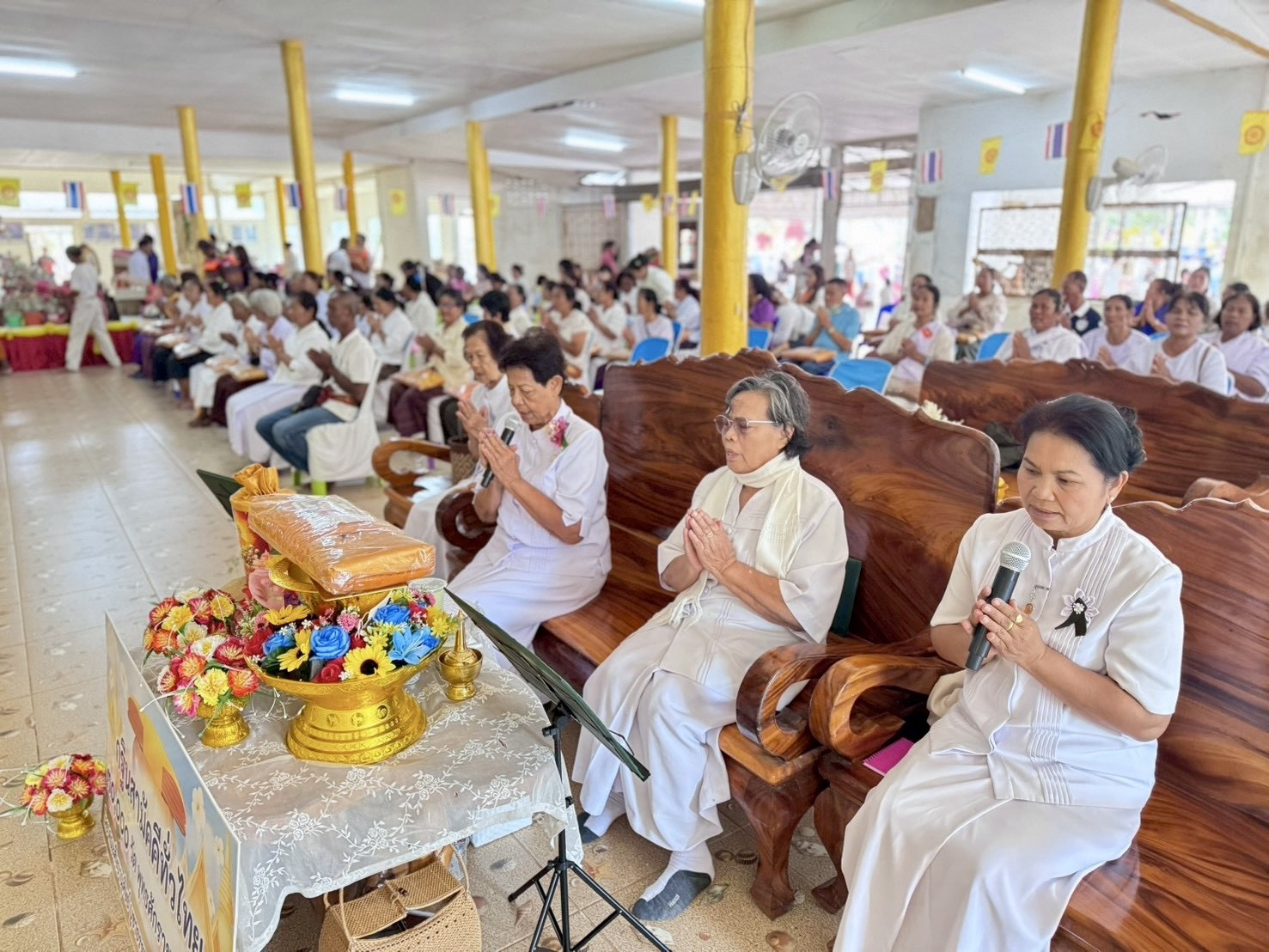 ภาพร่วมพิธีกรรมวัดหนองแวง