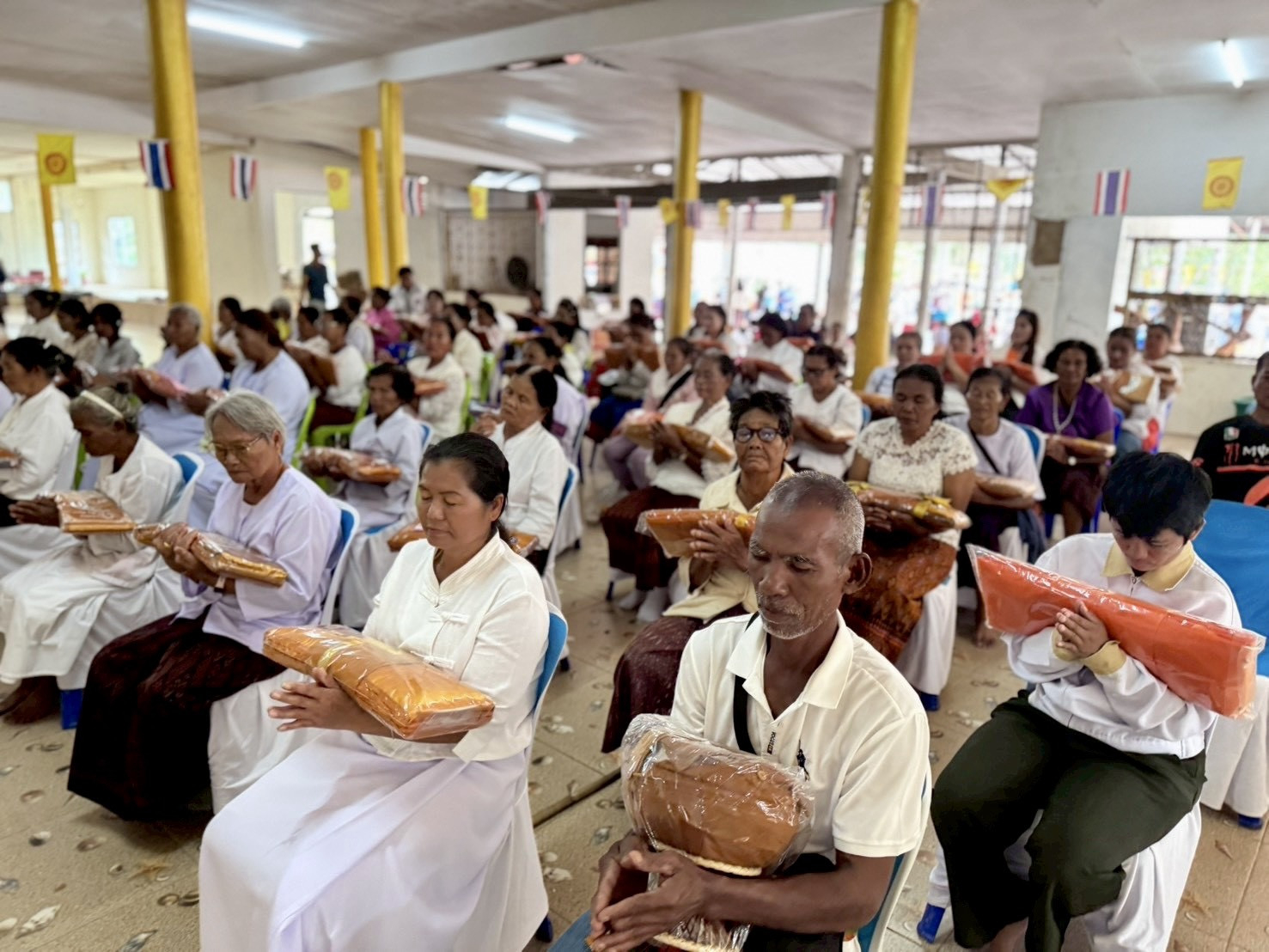 ภาพร่วมพิธีกรรมวัดหนองแวง