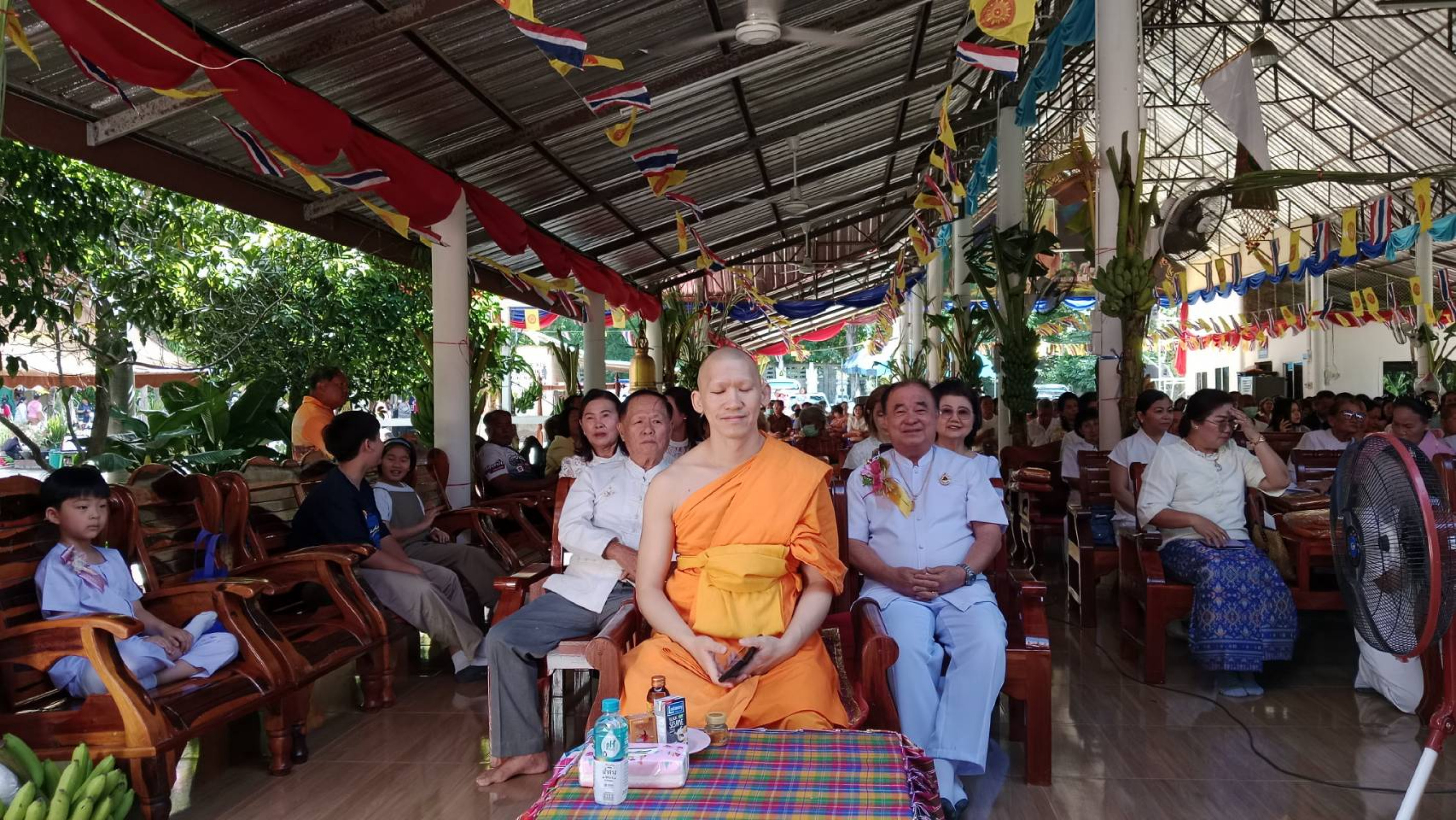 ภาพร่วมพิธีกรรมวัดป่าศิลาทอง