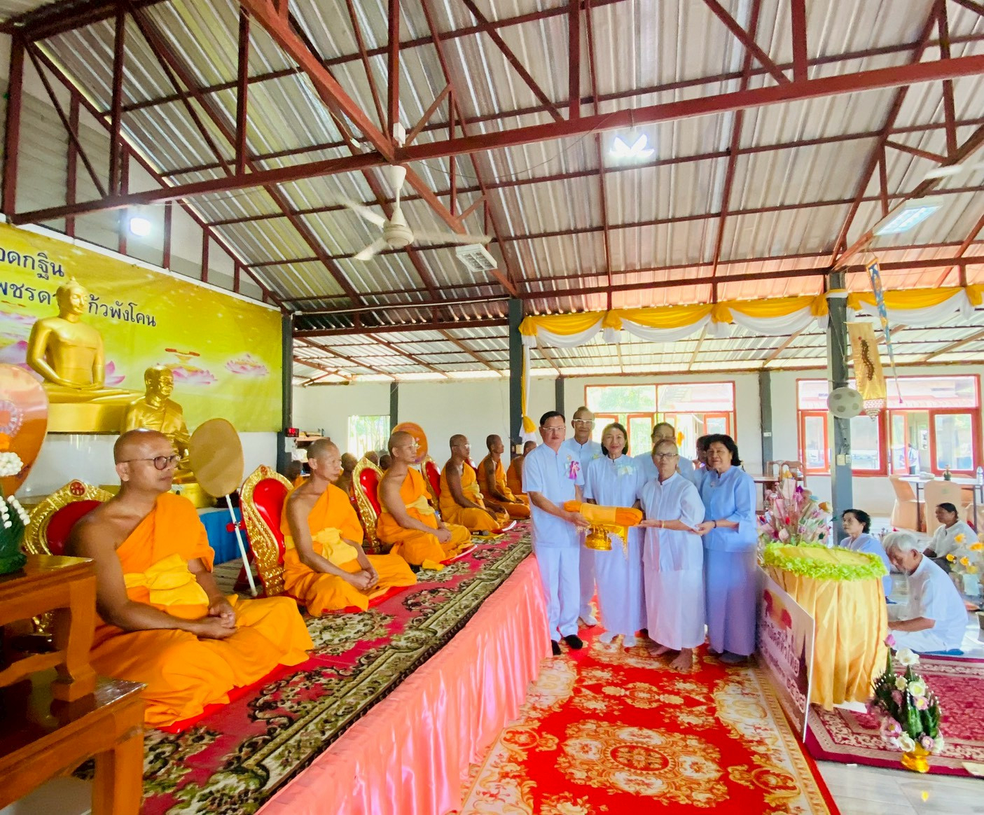 ภาพร่วมพิธีกรรมศูนย์ปฏิบัติธรรมเพชรรัตนาราม