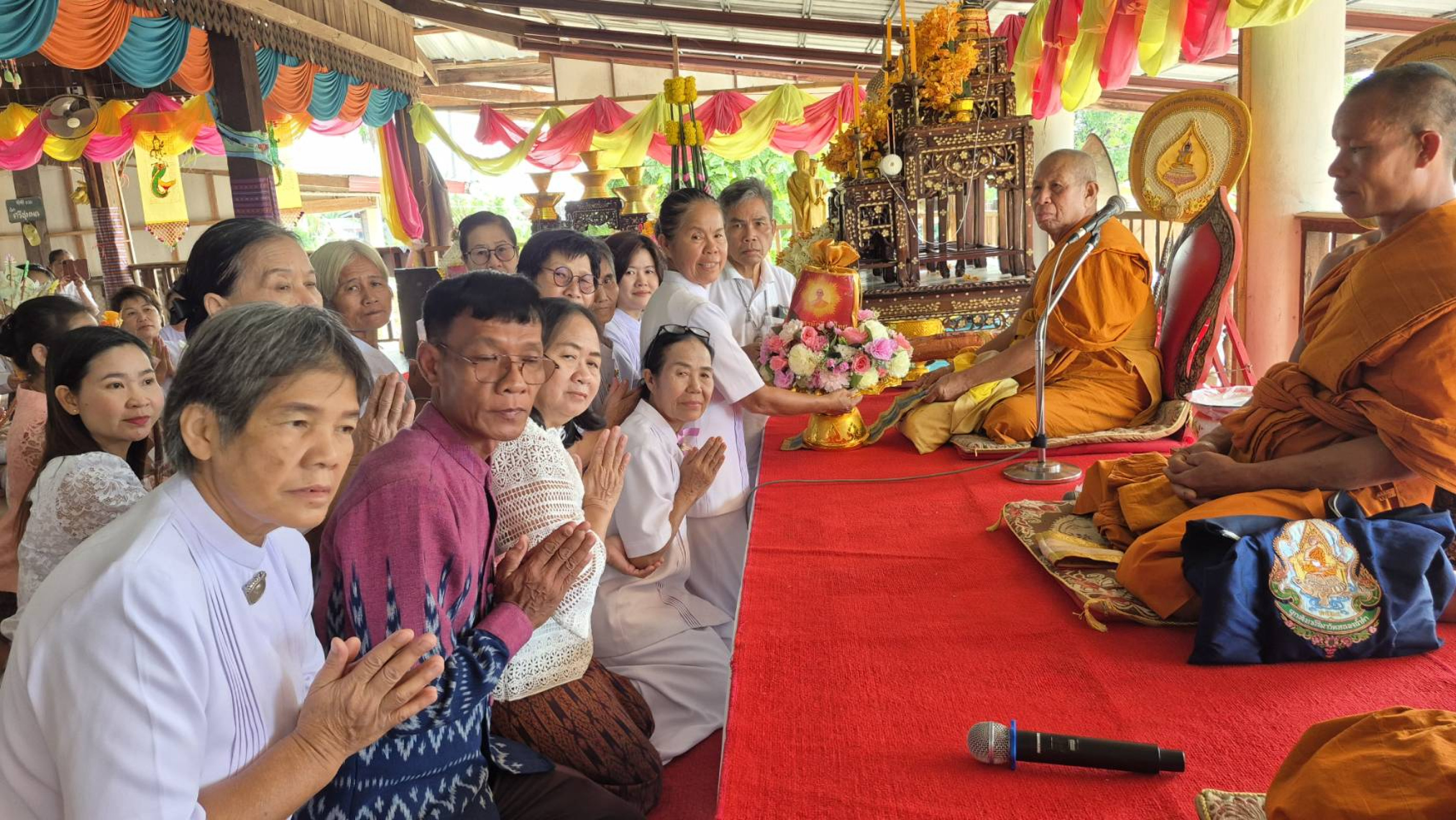 ภาพการถวายปัจจัยวัดศรีชุมพล