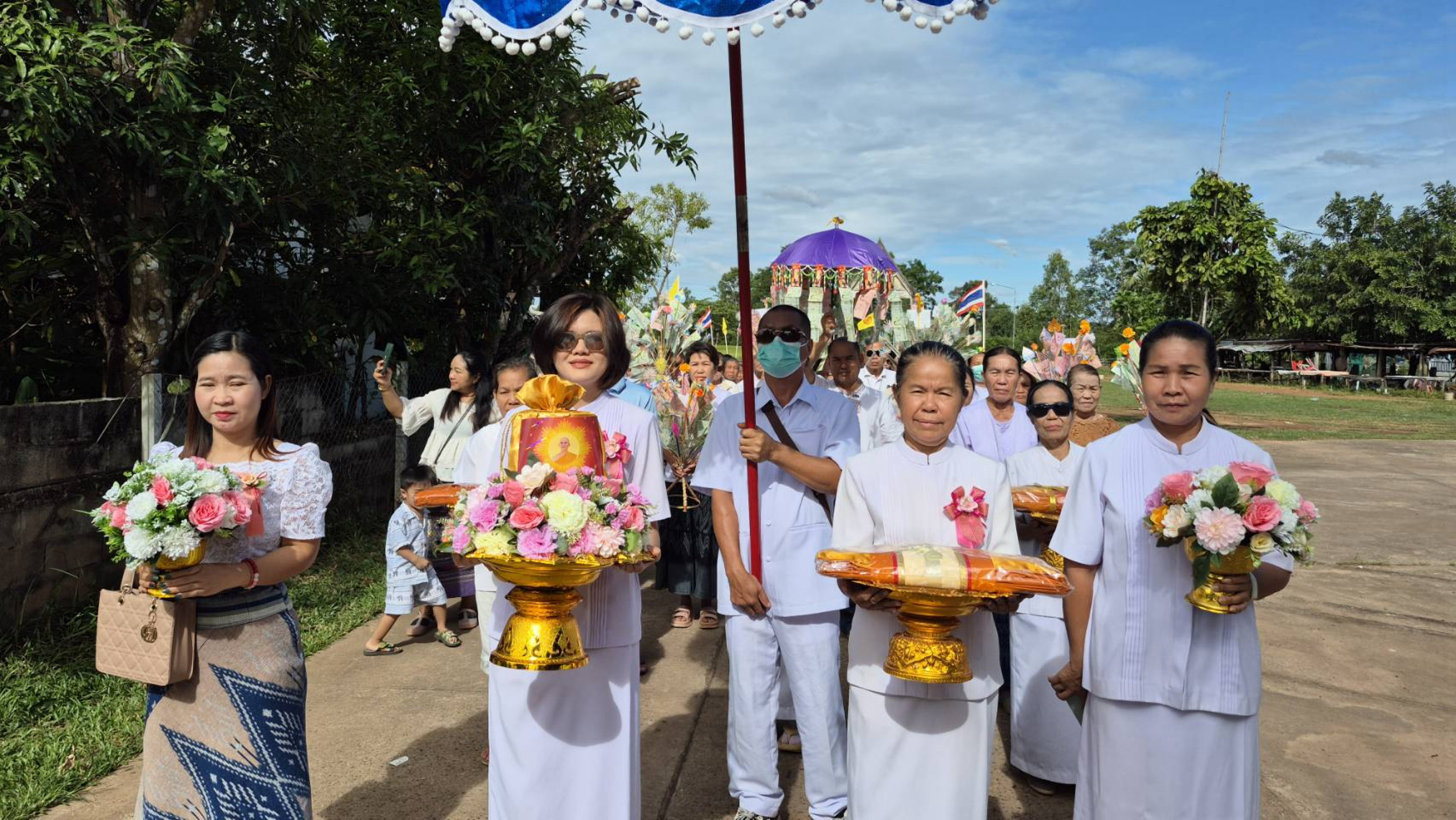 ภาพร่วมขบวนกฐินวัดศรีชุมพล