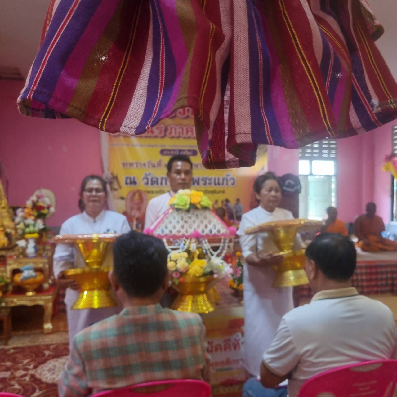 ภาพร่วมพิธีกรรมวัดกลางพระแก้ว