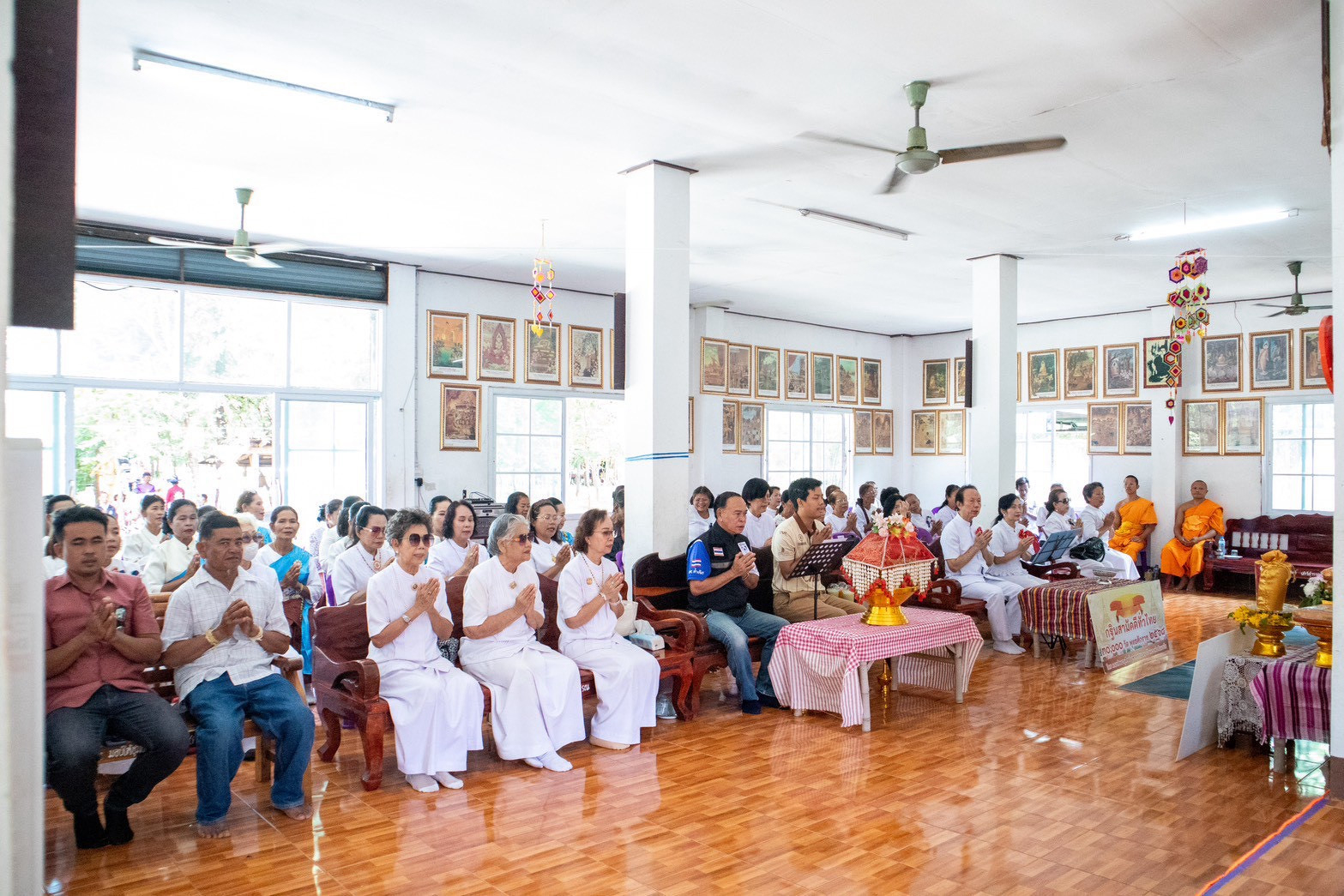 ภาพร่วมพิธีกรรมที่พักสงฆ์ธาตุเจริญ