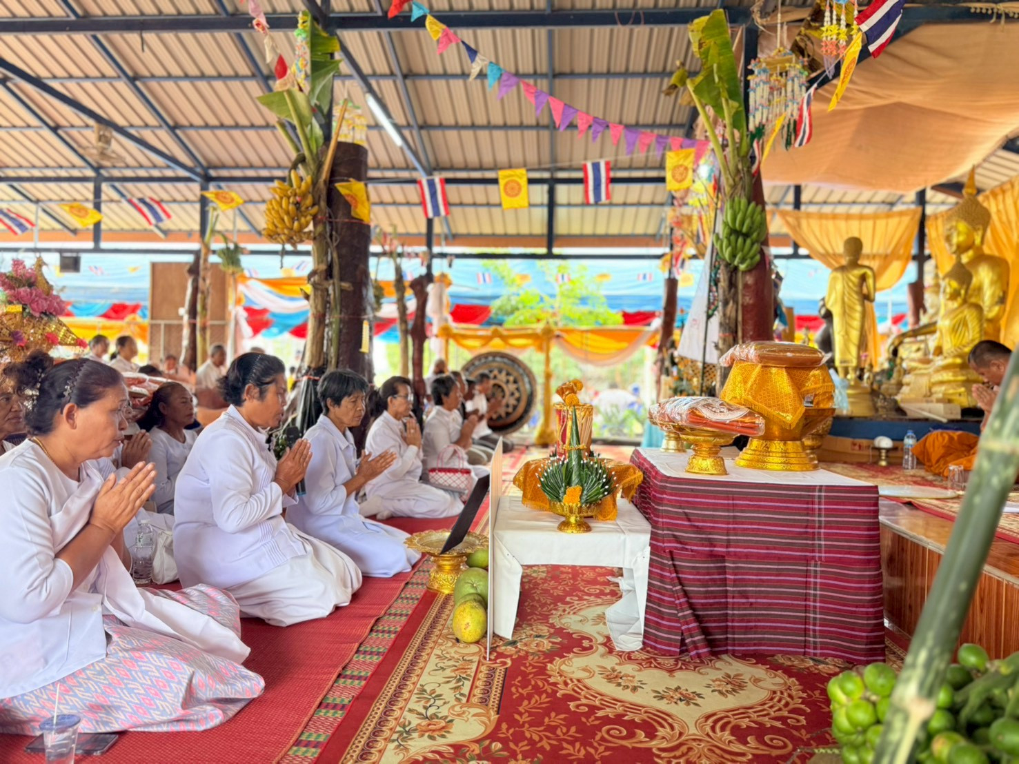 ภาพร่วมพิธีกรรมที่พักสงฆ์บ้านระนุก