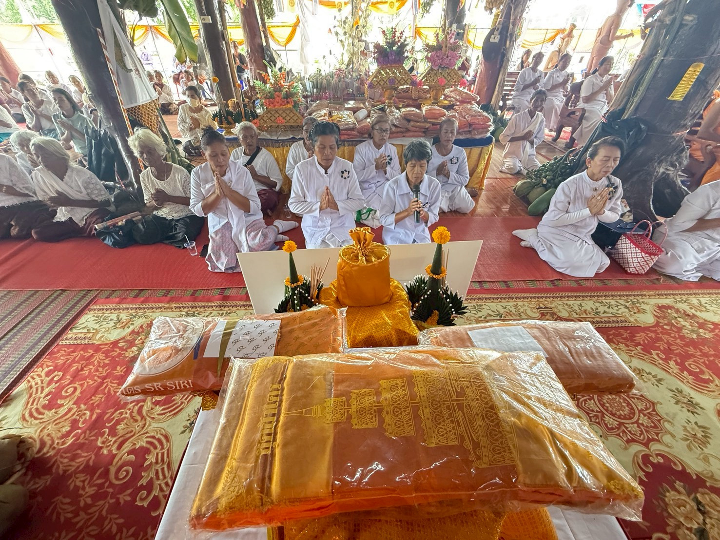 ภาพร่วมพิธีกรรมที่พักสงฆ์บ้านระนุก