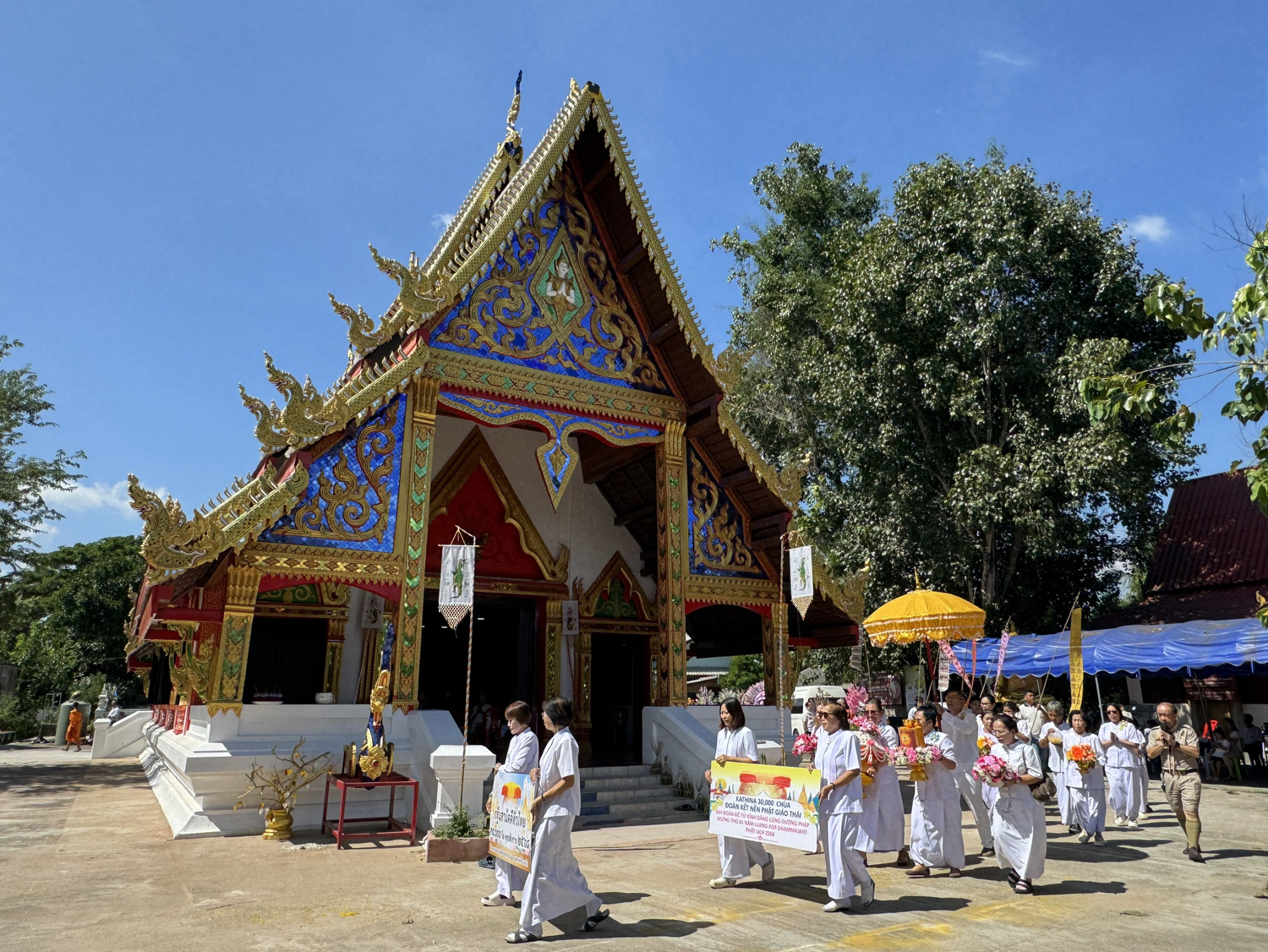 ภาพร่วมขบวนกฐินวัดบ้านทุ่ง