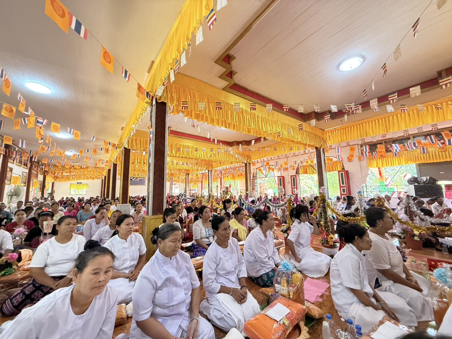 ภาพร่วมพิธีกรรมสำนักสงฆ์บ้านแม่หละยาง