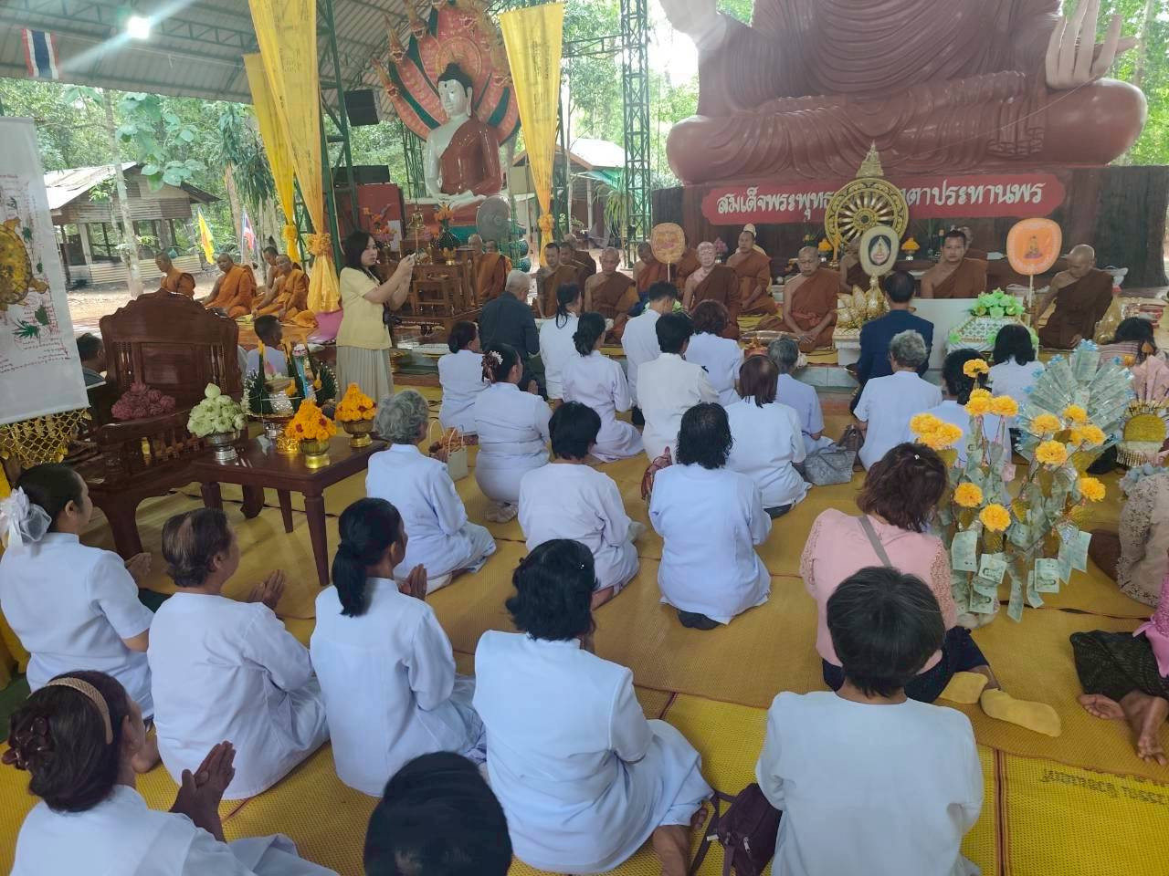 ภาพร่วมพิธีกรรมวัดป่ามหาวัน