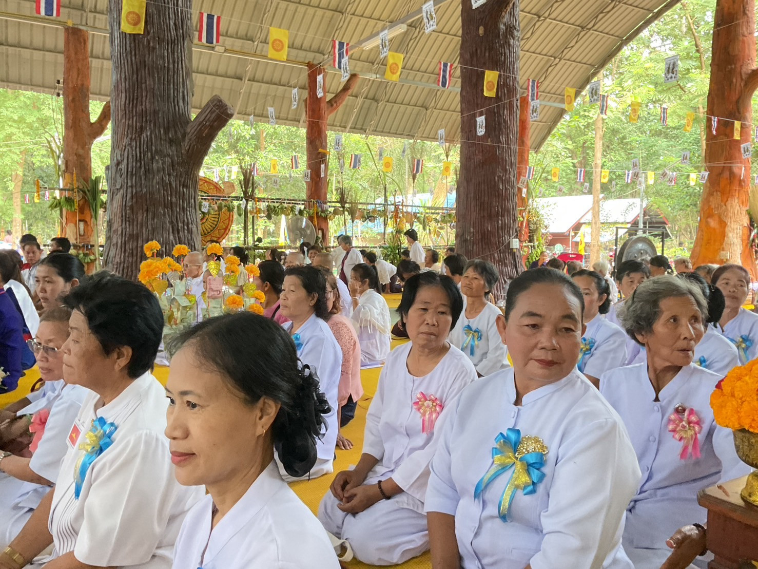 ภาพร่วมพิธีกรรมวัดป่ามหาวัน