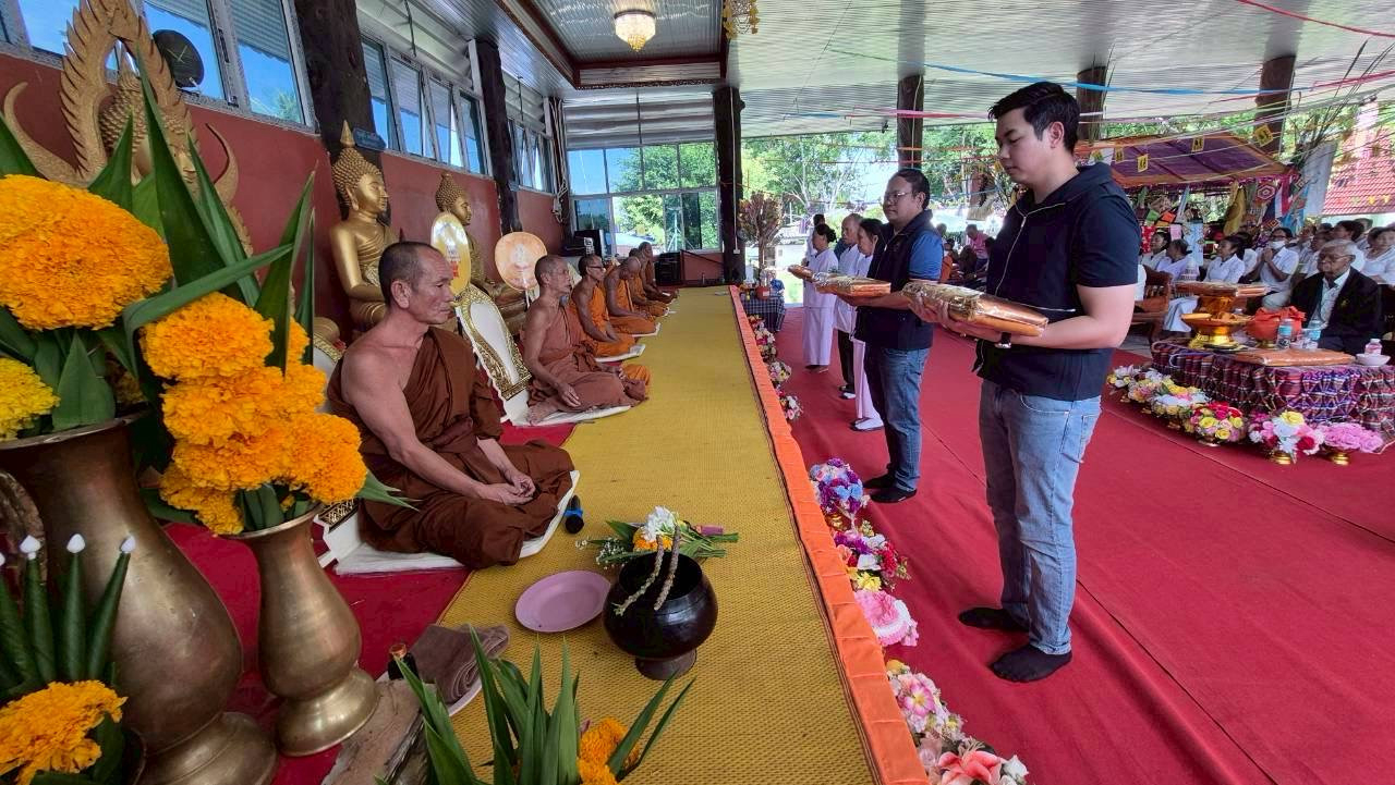 ภาพร่วมพิธีกรรมวัดบ้านสระบัว