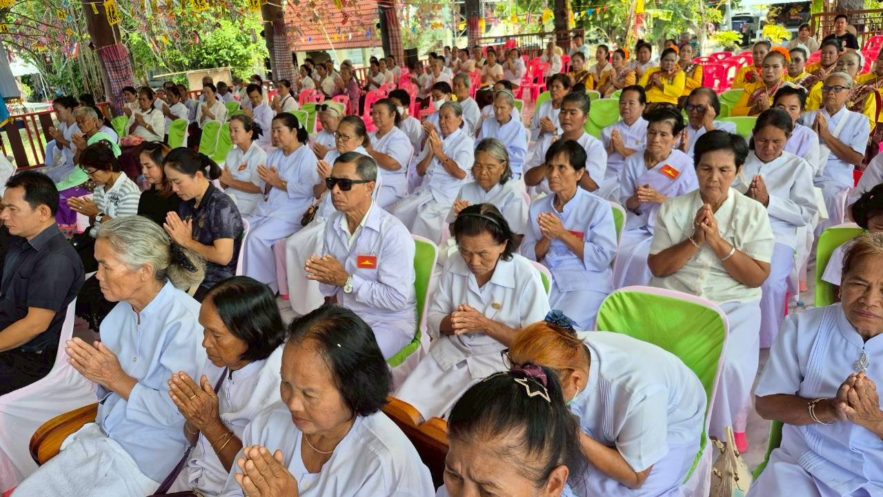 ภาพร่วมพิธีกรรมวัดบ้านสระบัว