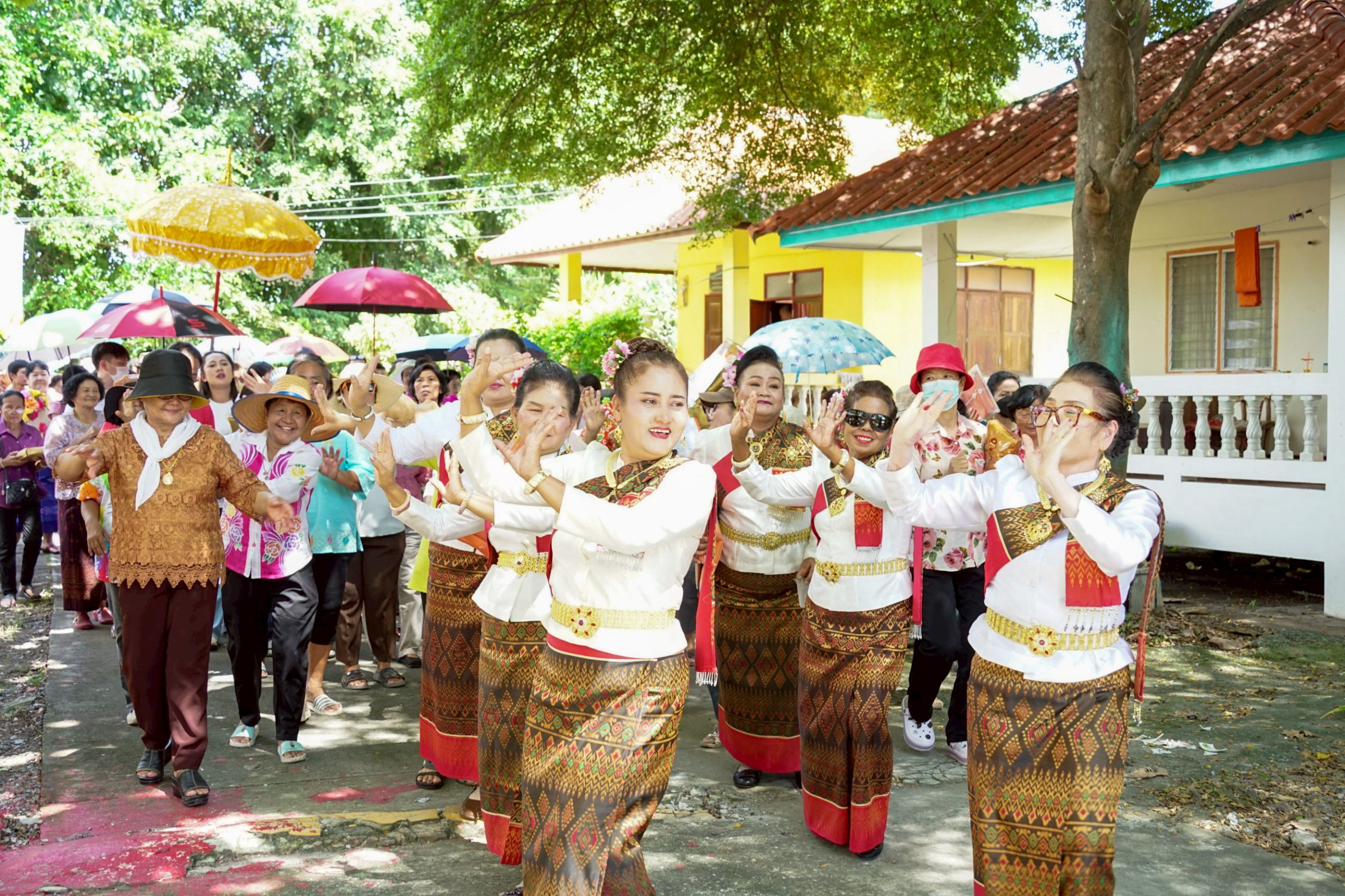 ภาพร่วมพิธีกรรมวัดหินปักใหญ่