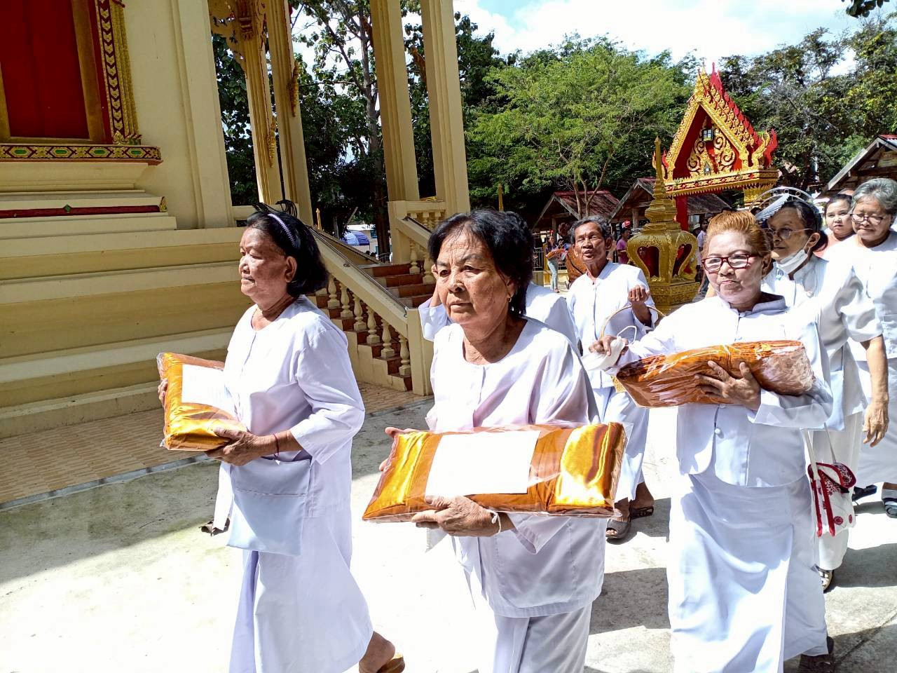 ภาพร่วมพิธีกรรมวัดหนองตาแดง