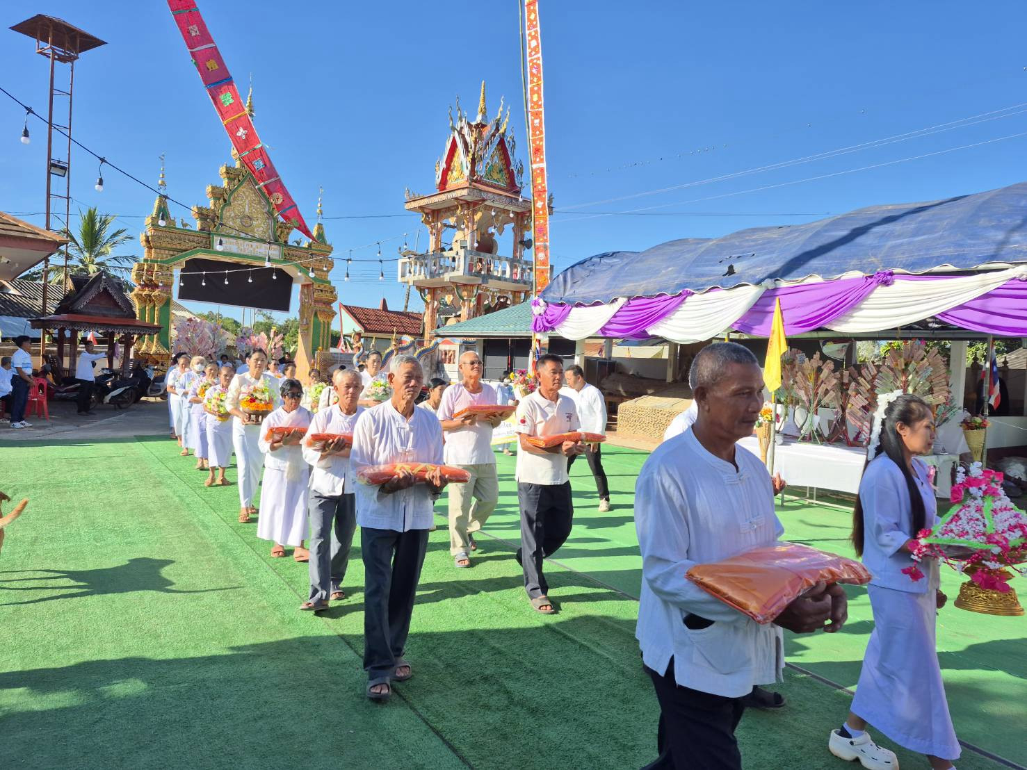 ภาพร่วมพิธีกรรมวัดห้วยลึก