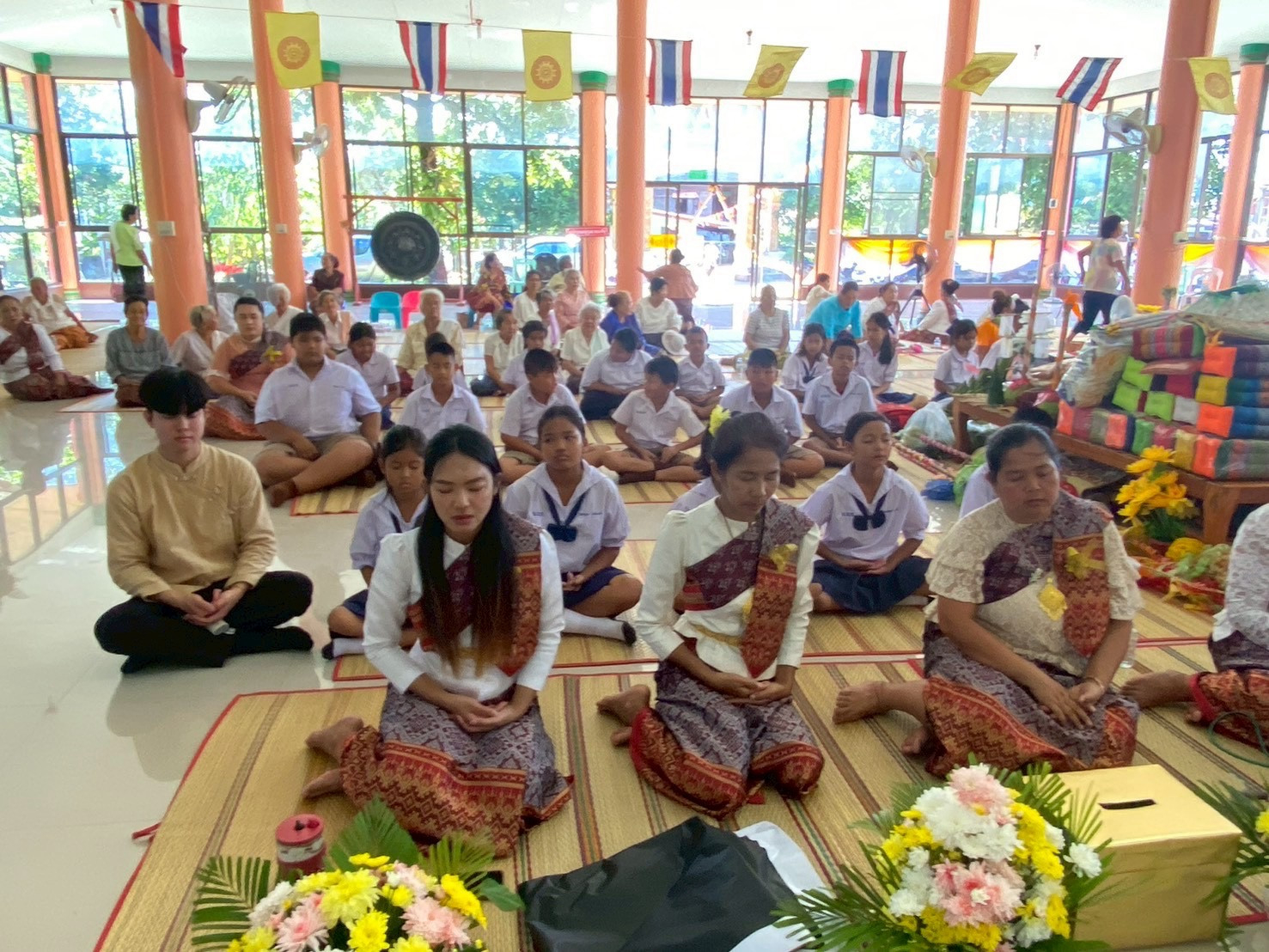 ภาพร่วมพิธีกรรมวัดศรีวรมงคล