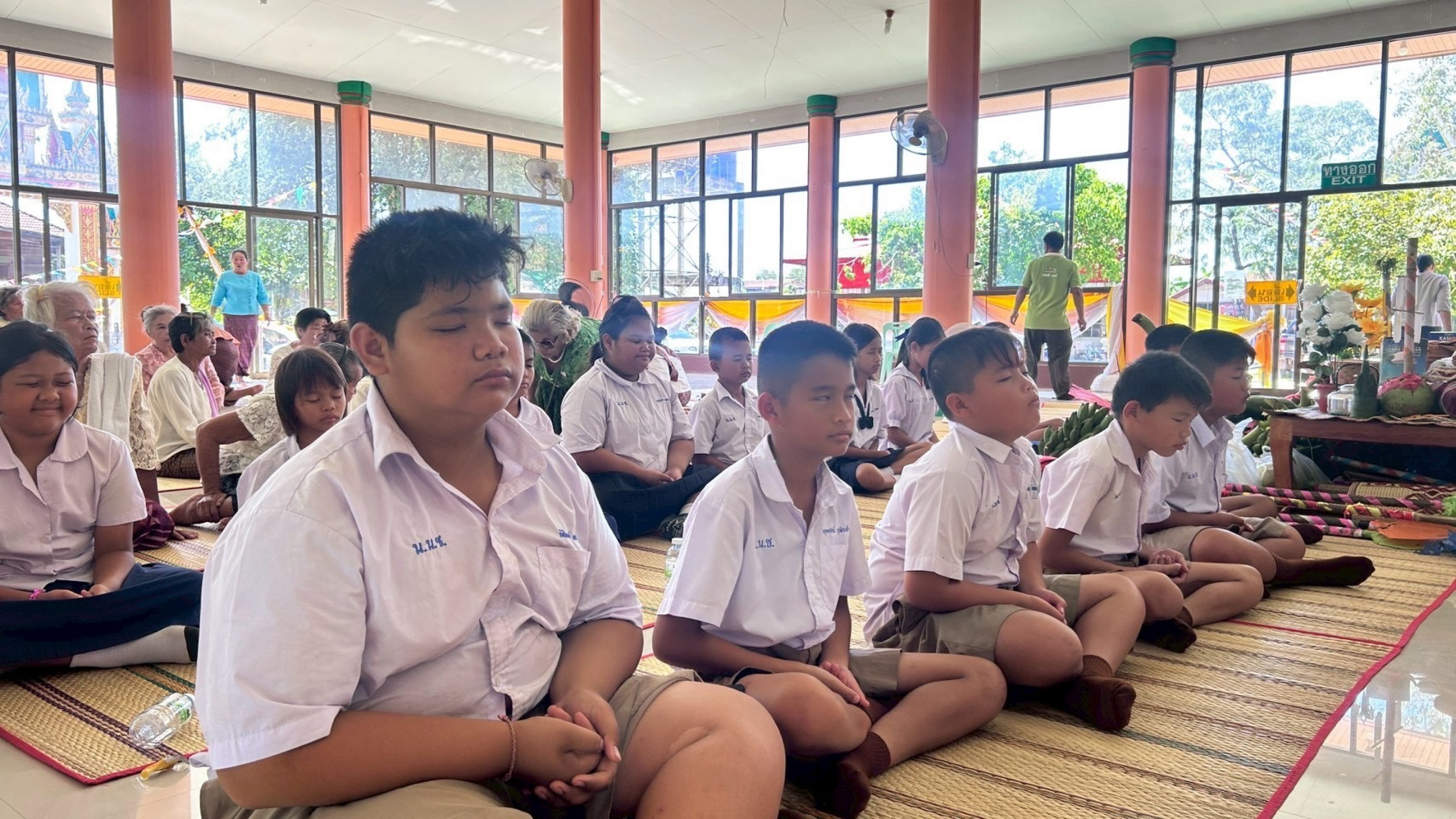 ภาพร่วมพิธีกรรมวัดศรีวรมงคล