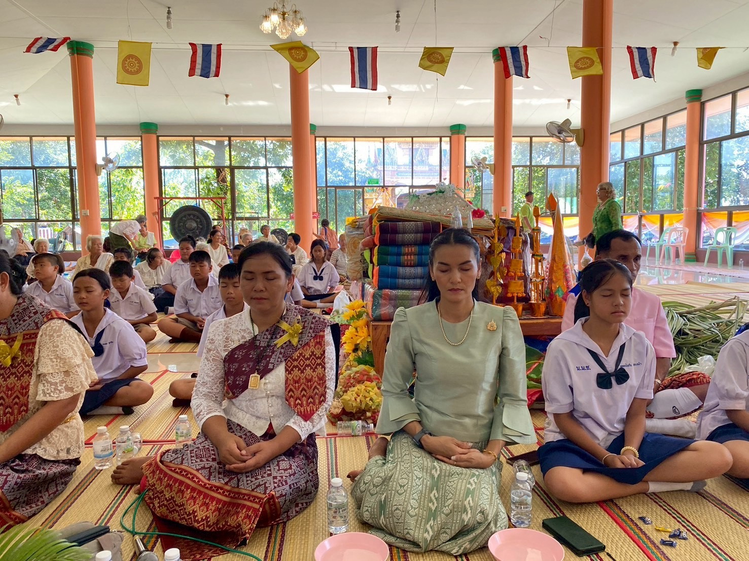 ภาพร่วมพิธีกรรมวัดศรีวรมงคล