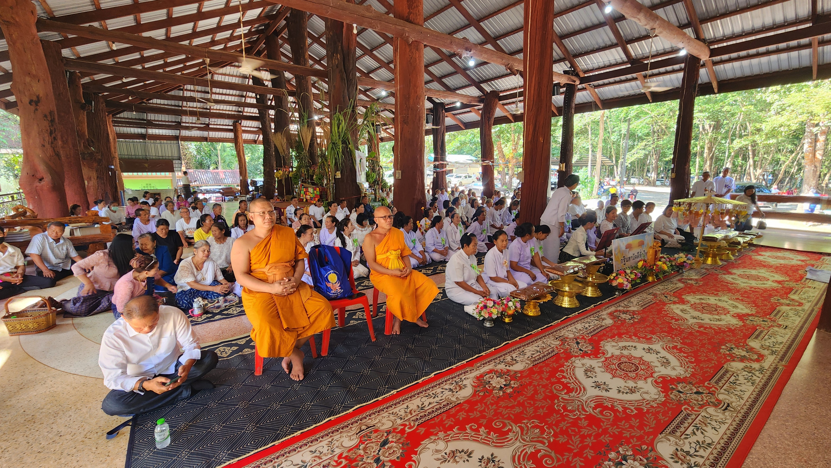 ภาพร่วมพิธีกรรมวัดดงหม้อทอง