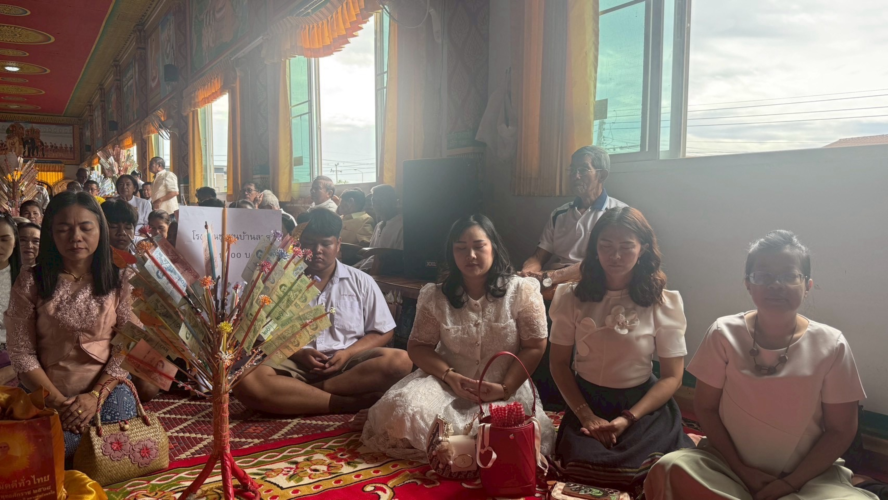 ภาพร่วมพิธีกรรมวัดโพธิ์ศรีบ้านลาด