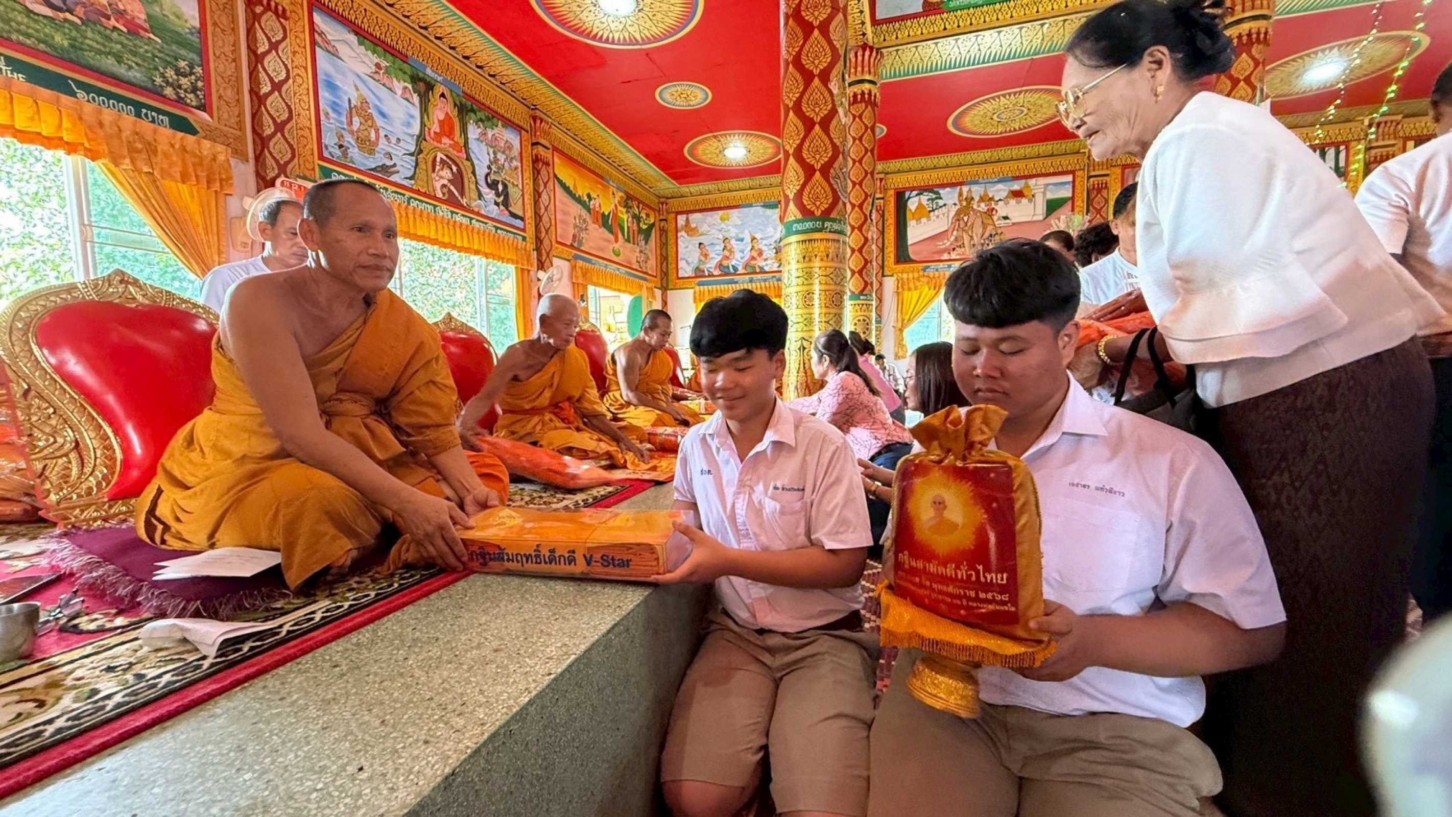 ภาพร่วมพิธีกรรมวัดโพธิ์ศรีบ้านลาด