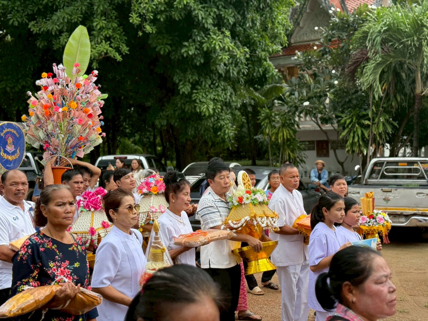 ภาพร่วมขบวนกฐินวัดหนองปรือ