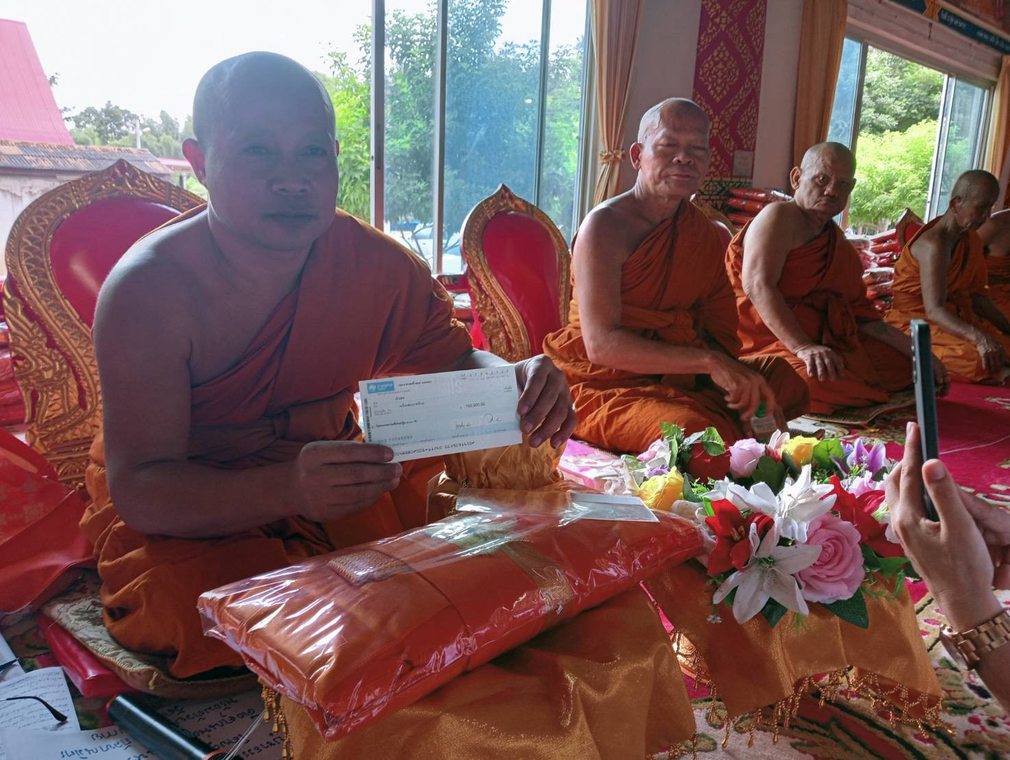 ภาพร่วมพิธีกรรมวัดหนองปรือ