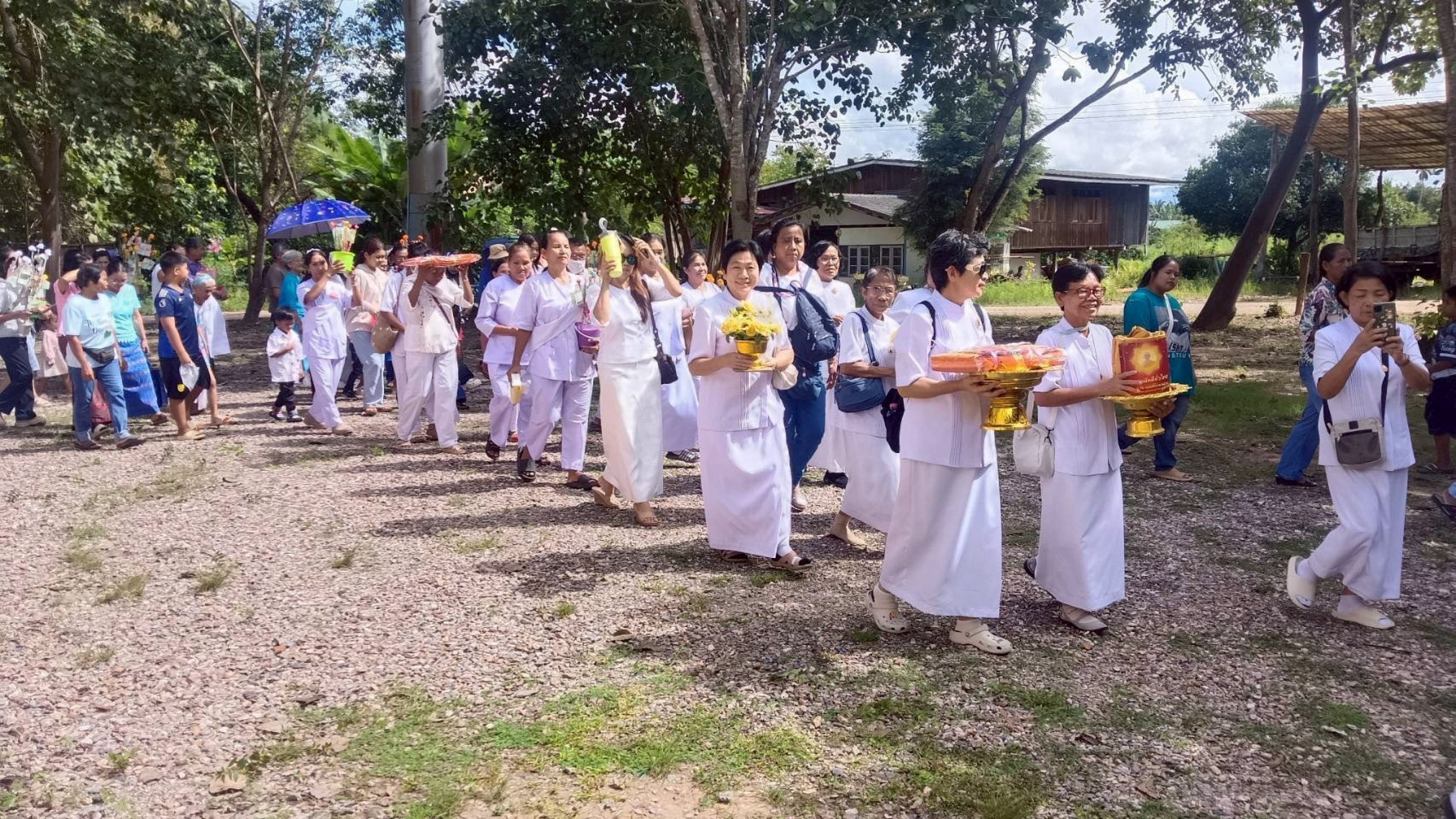 ภาพร่วมขบวนกฐินวัดแก่งดินสอ